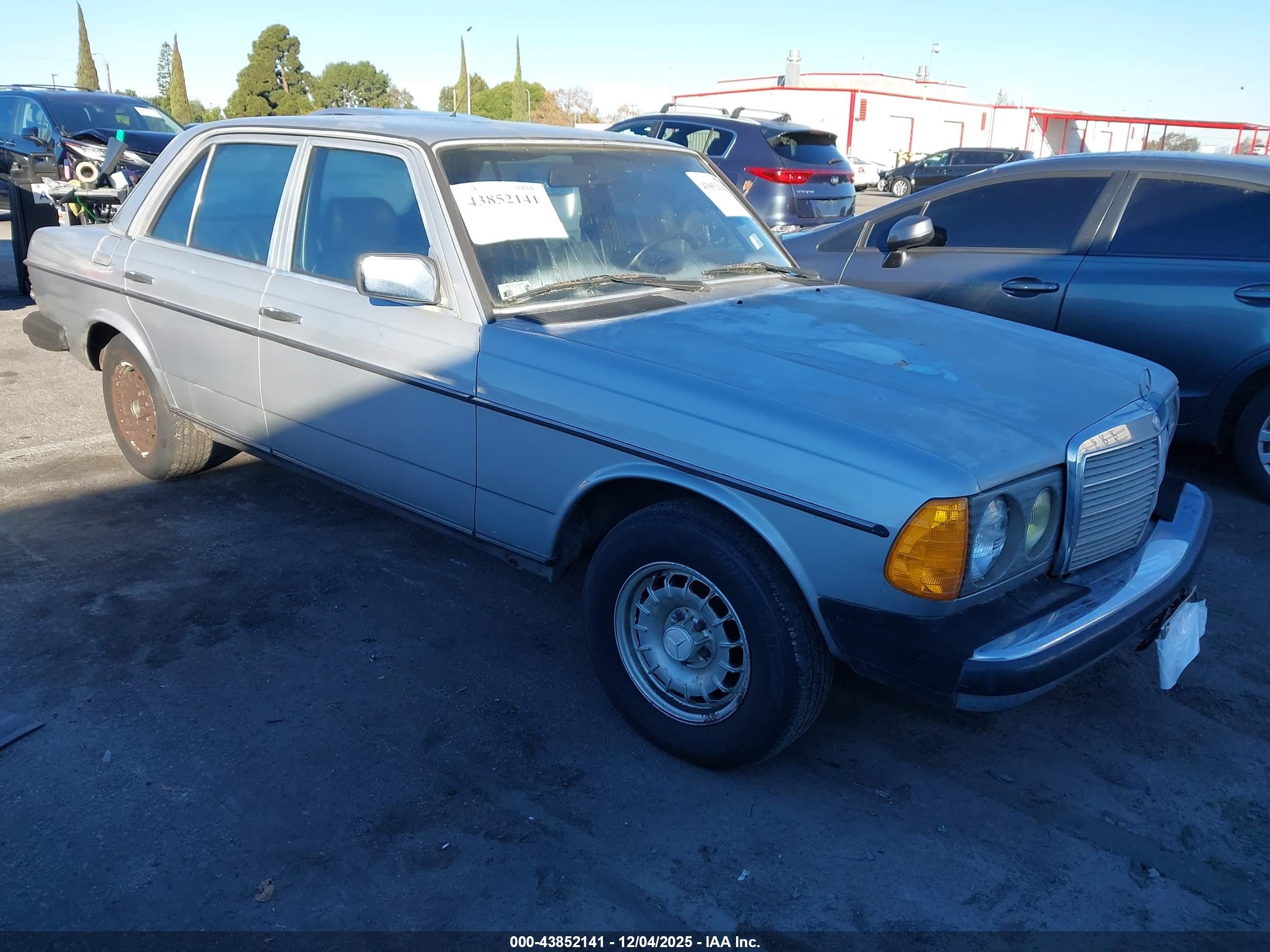 1983 Mercedes-benz 300 Dt Серебряный vin: WDBAB33A0DB022707