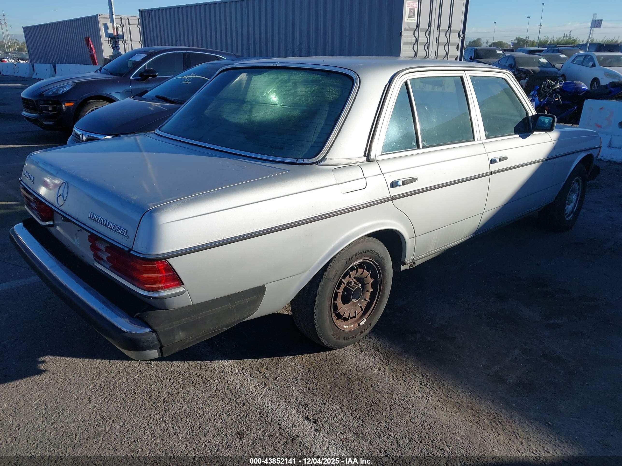 1983 Mercedes-benz 300 Dt Серебряный vin: WDBAB33A0DB022707