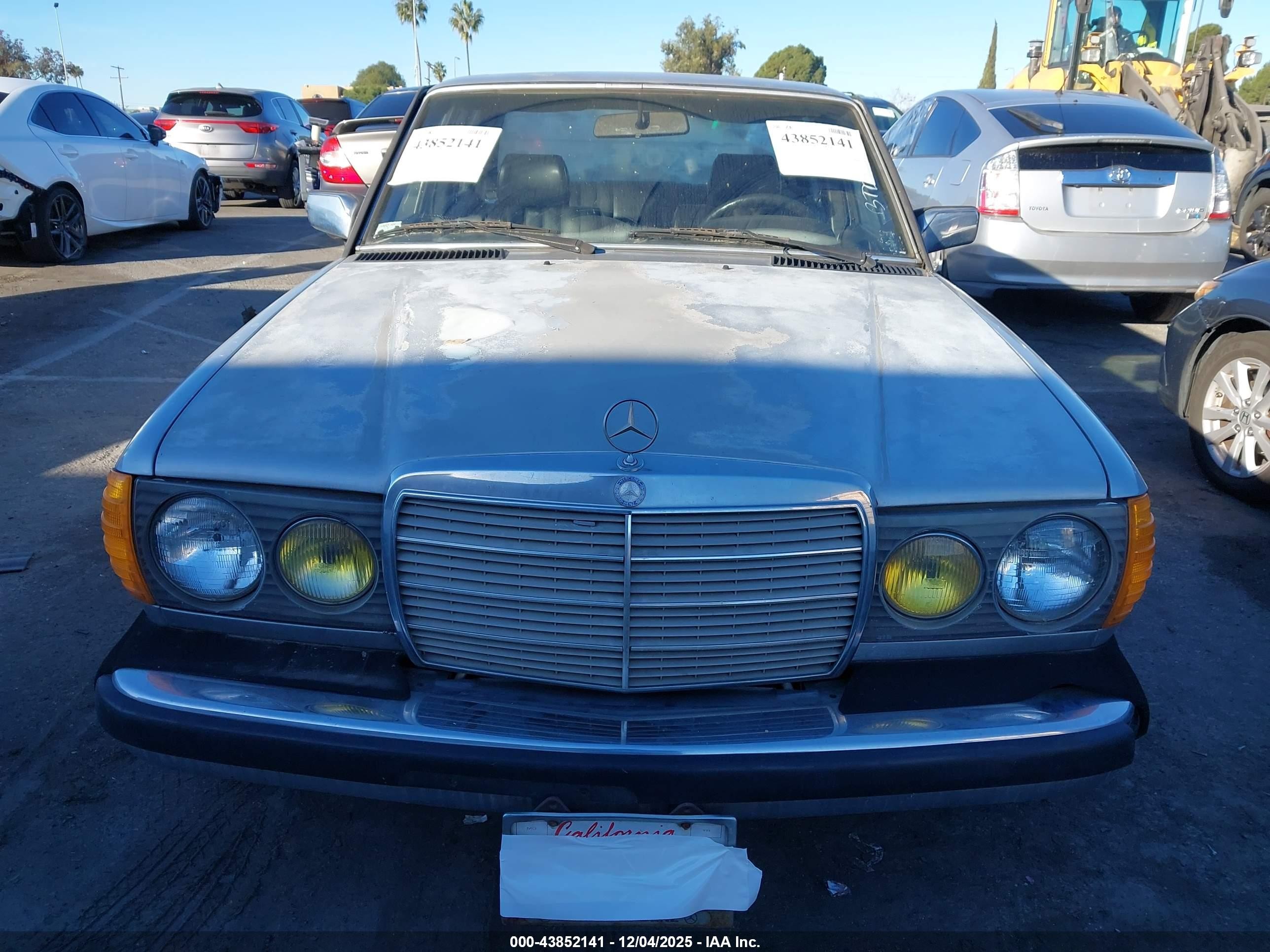 1983 Mercedes-benz 300 Dt Серебряный vin: WDBAB33A0DB022707