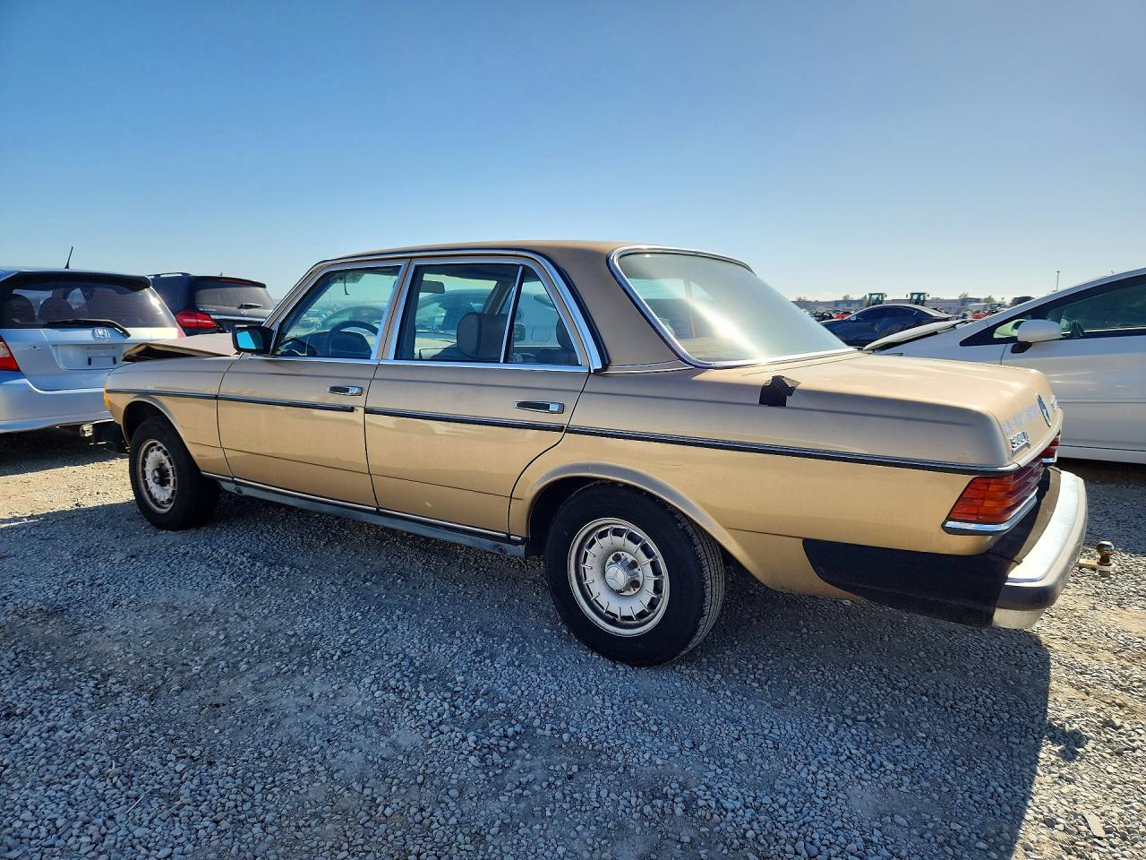 1984 Mercedes-benz 300 Dt Gold vin: WDBAB33A0EA036243