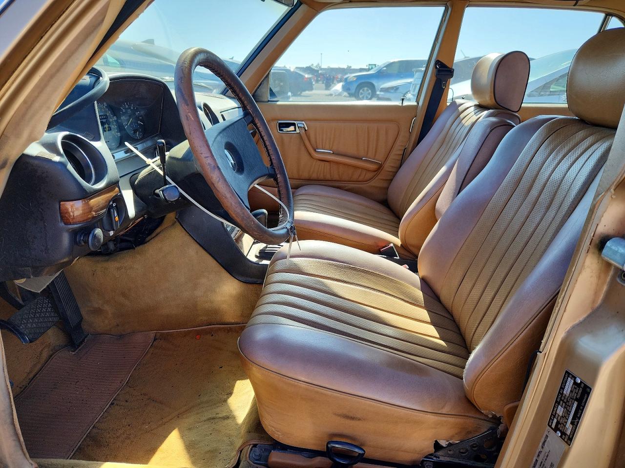 1984 Mercedes-benz 300 Dt Gold vin: WDBAB33A0EA036243