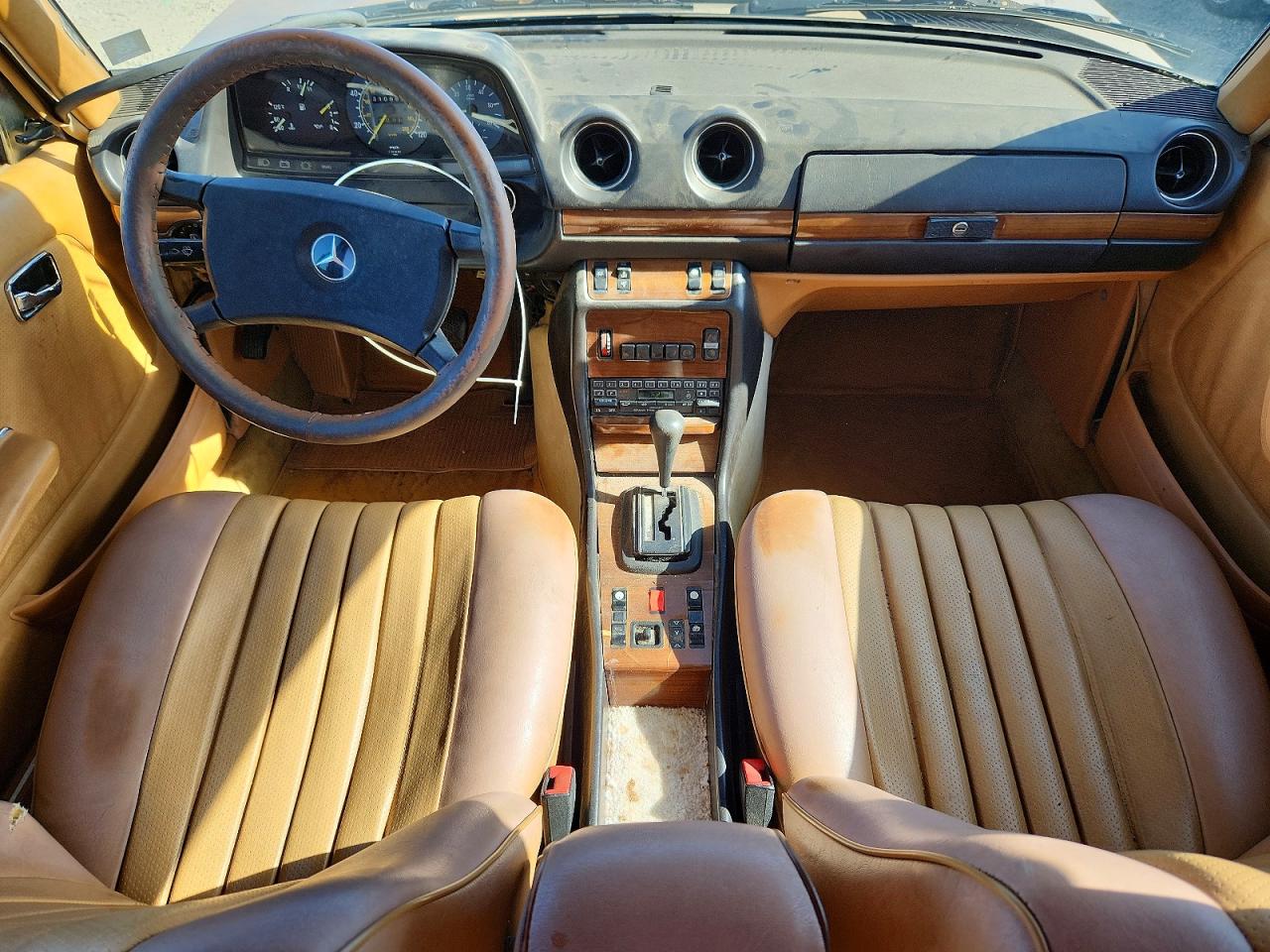 1984 Mercedes-benz 300 Dt Gold vin: WDBAB33A0EA036243
