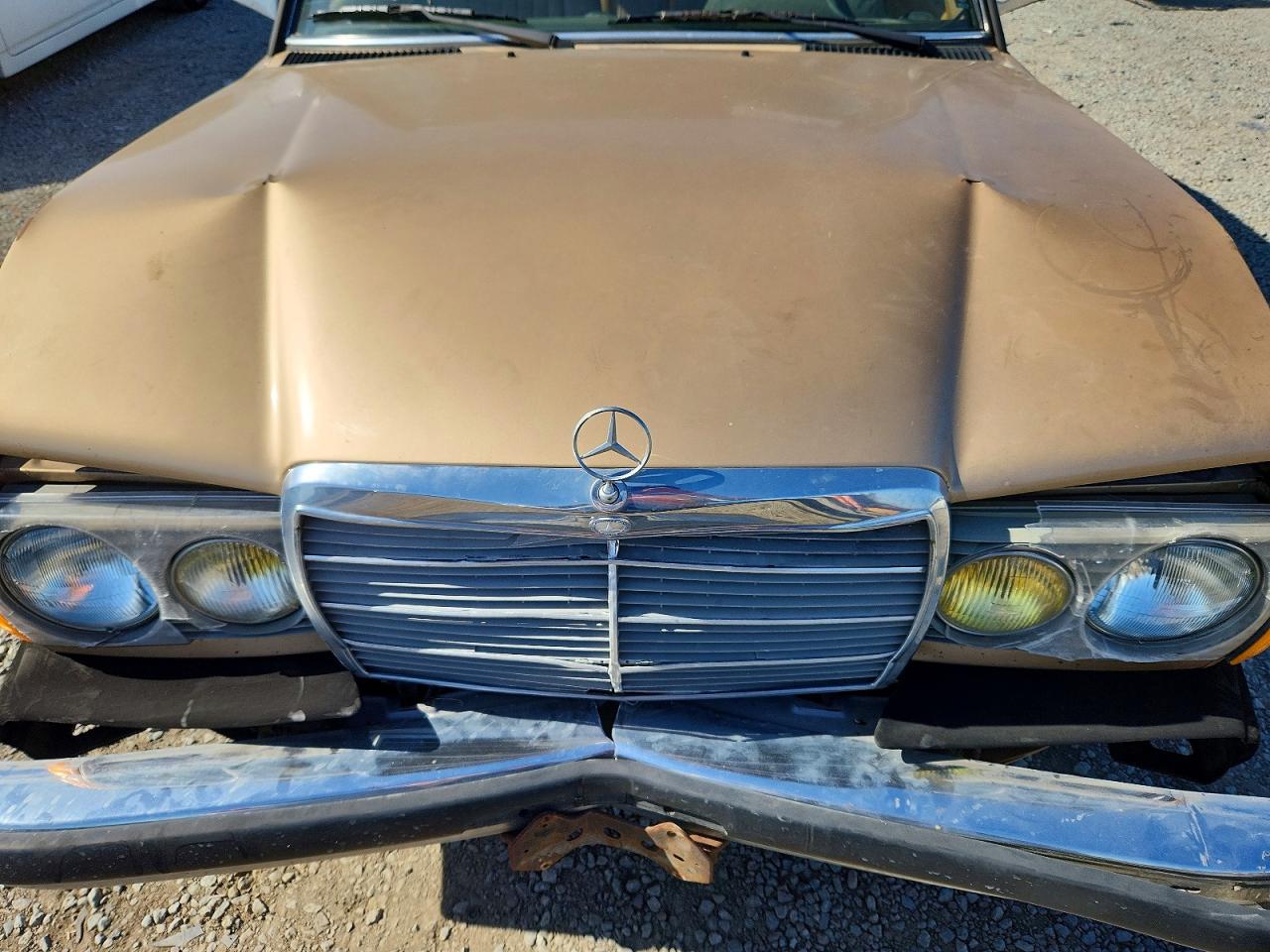 1984 Mercedes-benz 300 Dt Gold vin: WDBAB33A0EA036243