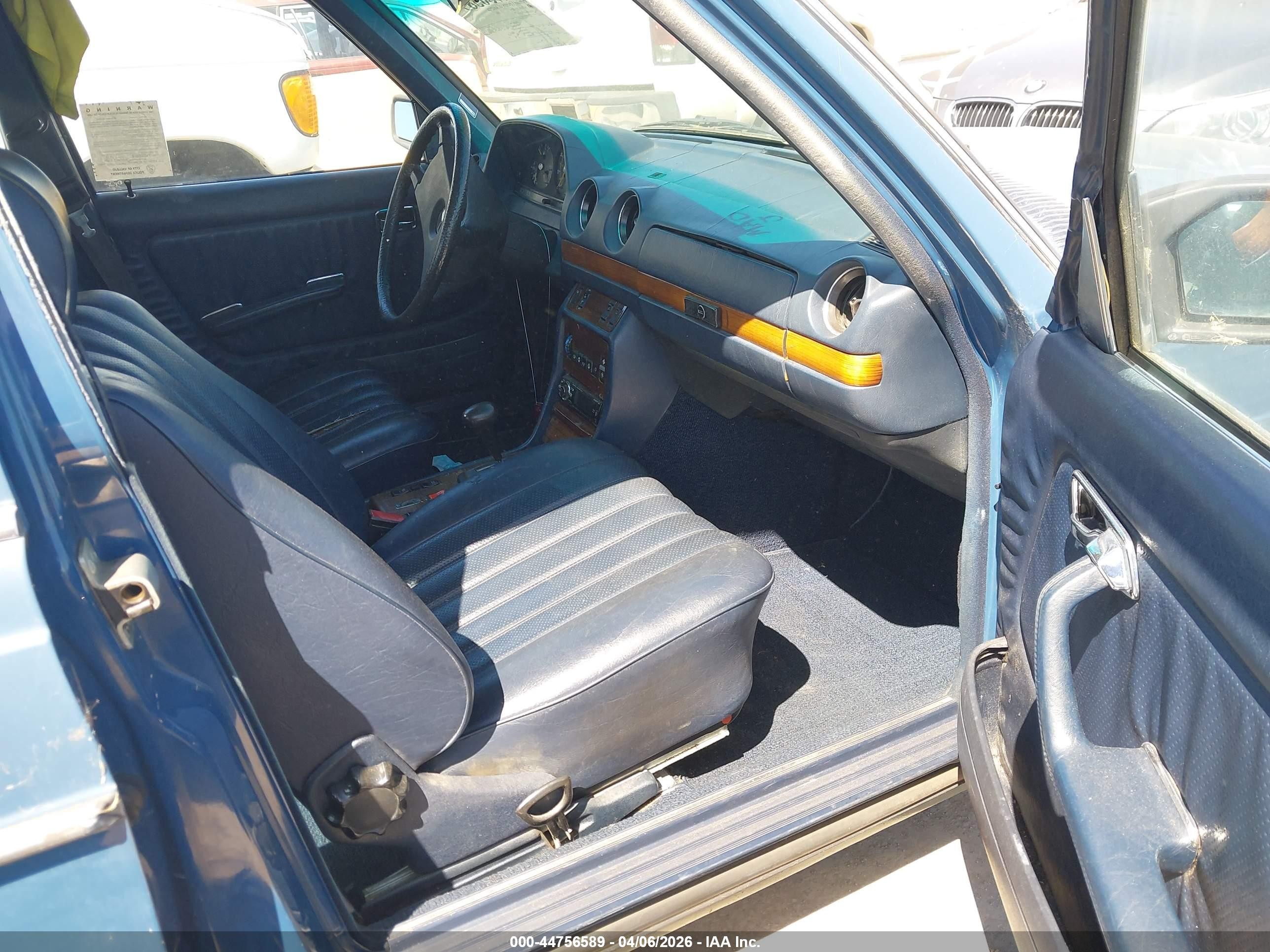 1982 Mercedes-benz 300 Dt Blue vin: WDBAB33A1CB013125