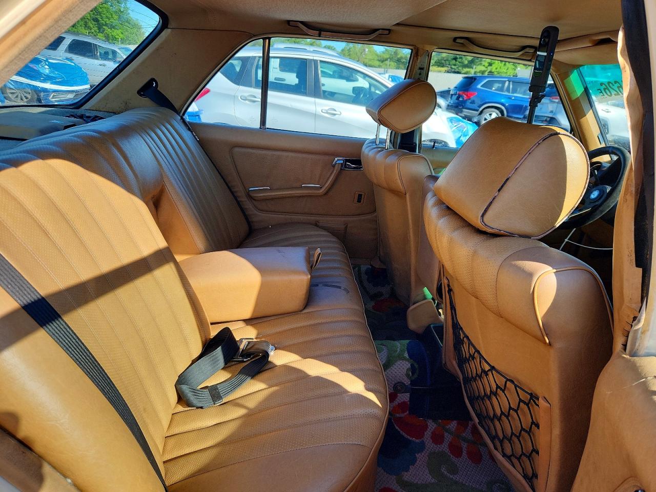 1983 Mercedes-benz 300 Dt Beige vin: WDBAB33A1DB019167
