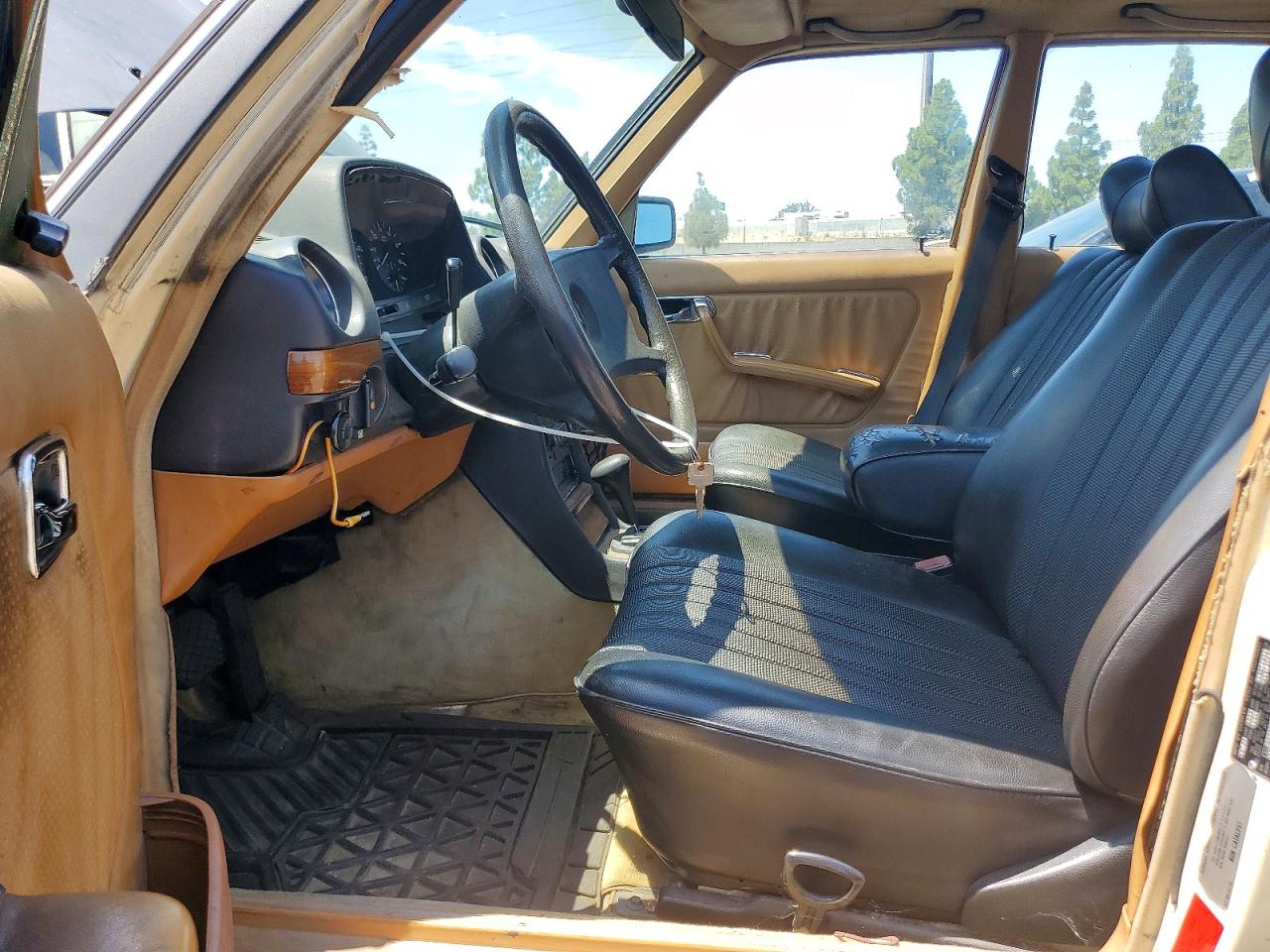 1983 Mercedes-benz 300 Dt Серый vin: WDBAB33A2DB031019