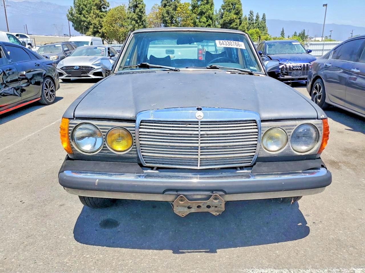 1983 Mercedes-benz 300 Dt Серый vin: WDBAB33A2DB031019