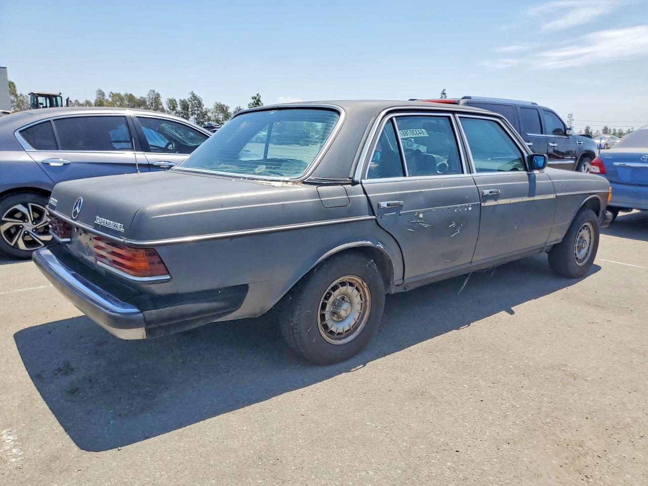 1983 Mercedes-benz 300 Dt Серый vin: WDBAB33A2DB031019