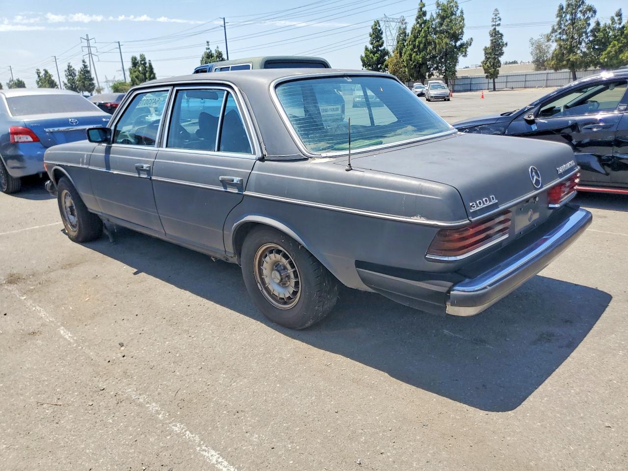 1983 Mercedes-benz 300 Dt Серый vin: WDBAB33A2DB031019
