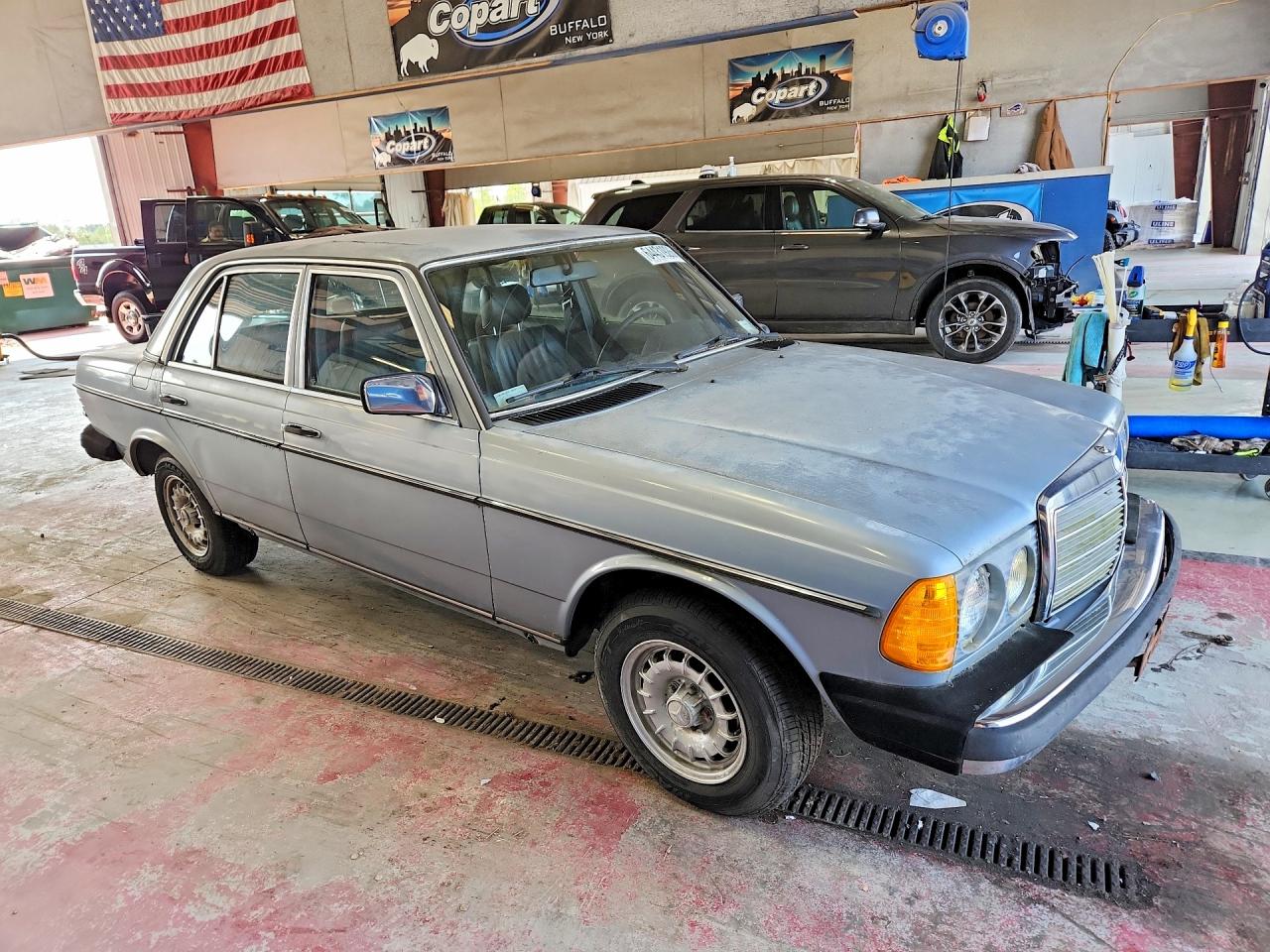1983 Mercedes-benz 300 Dt Silver vin: WDBAB33A3DB027576