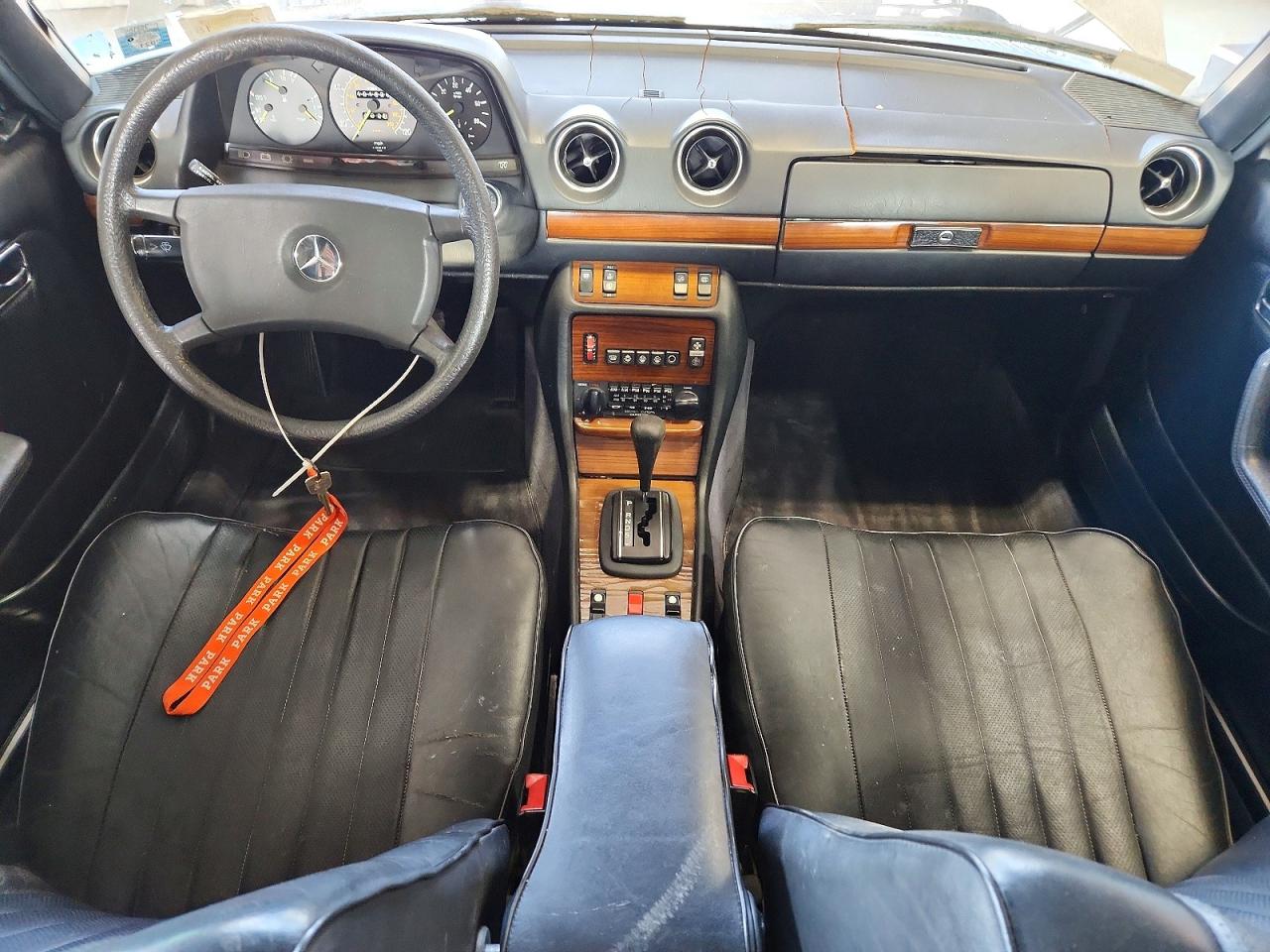 1983 Mercedes-benz 300 Dt Silver vin: WDBAB33A3DB027576