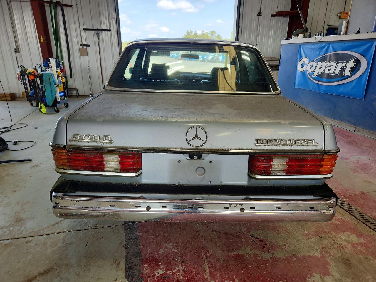 1983 Mercedes-benz 300 Dt Silver vin: WDBAB33A3DB027576