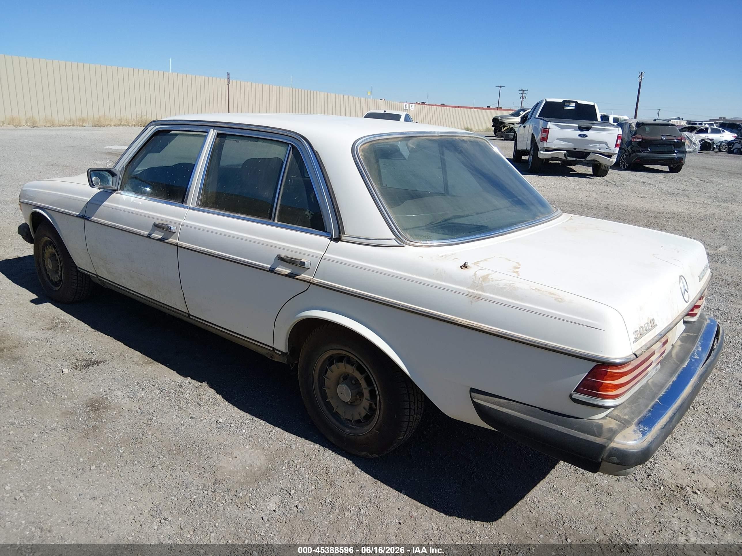1984 Mercedes-benz 300 Dt Белый vin: WDBAB33A4EA161858