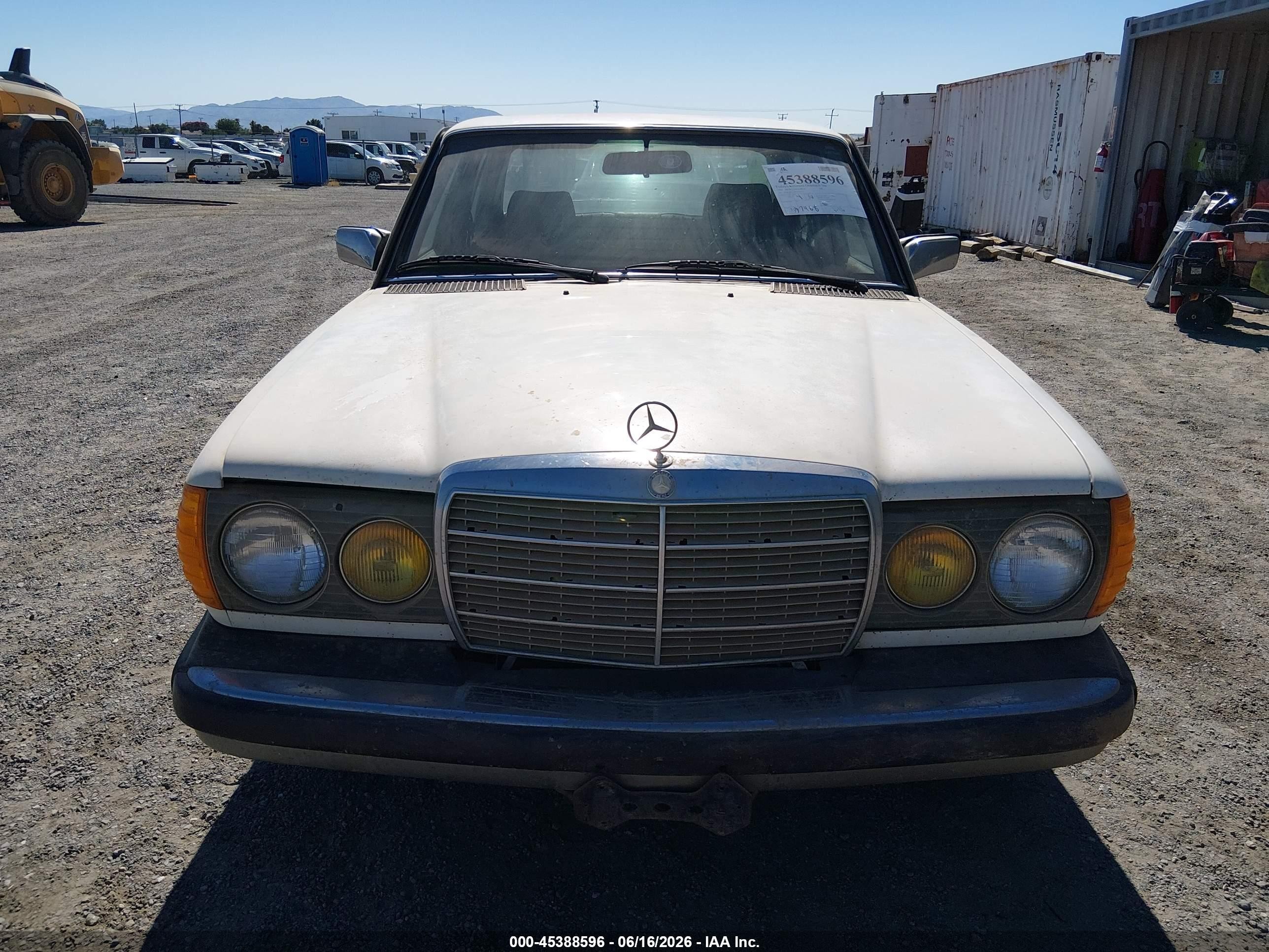 1984 Mercedes-benz 300 Dt Белый vin: WDBAB33A4EA161858