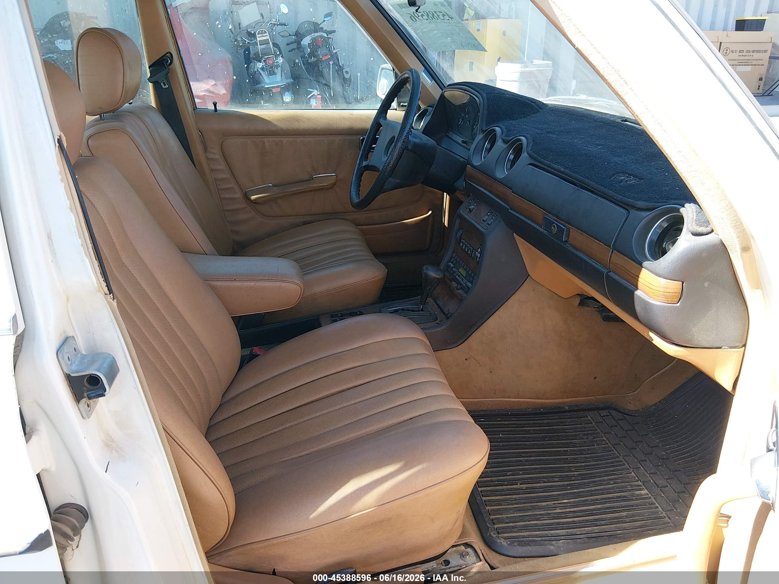 1984 Mercedes-benz 300 Dt Белый vin: WDBAB33A4EA161858