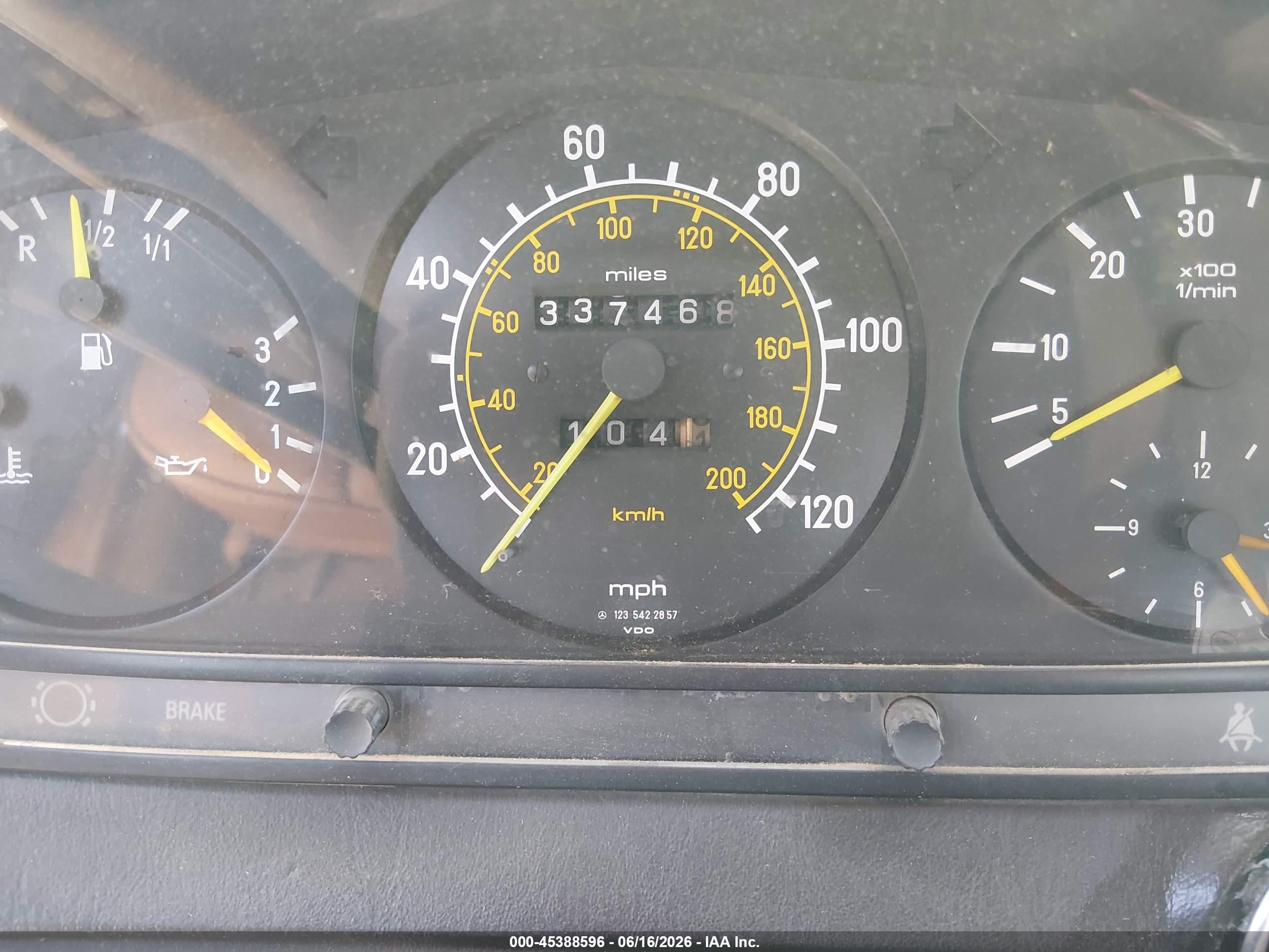 1984 Mercedes-benz 300 Dt Белый vin: WDBAB33A4EA161858