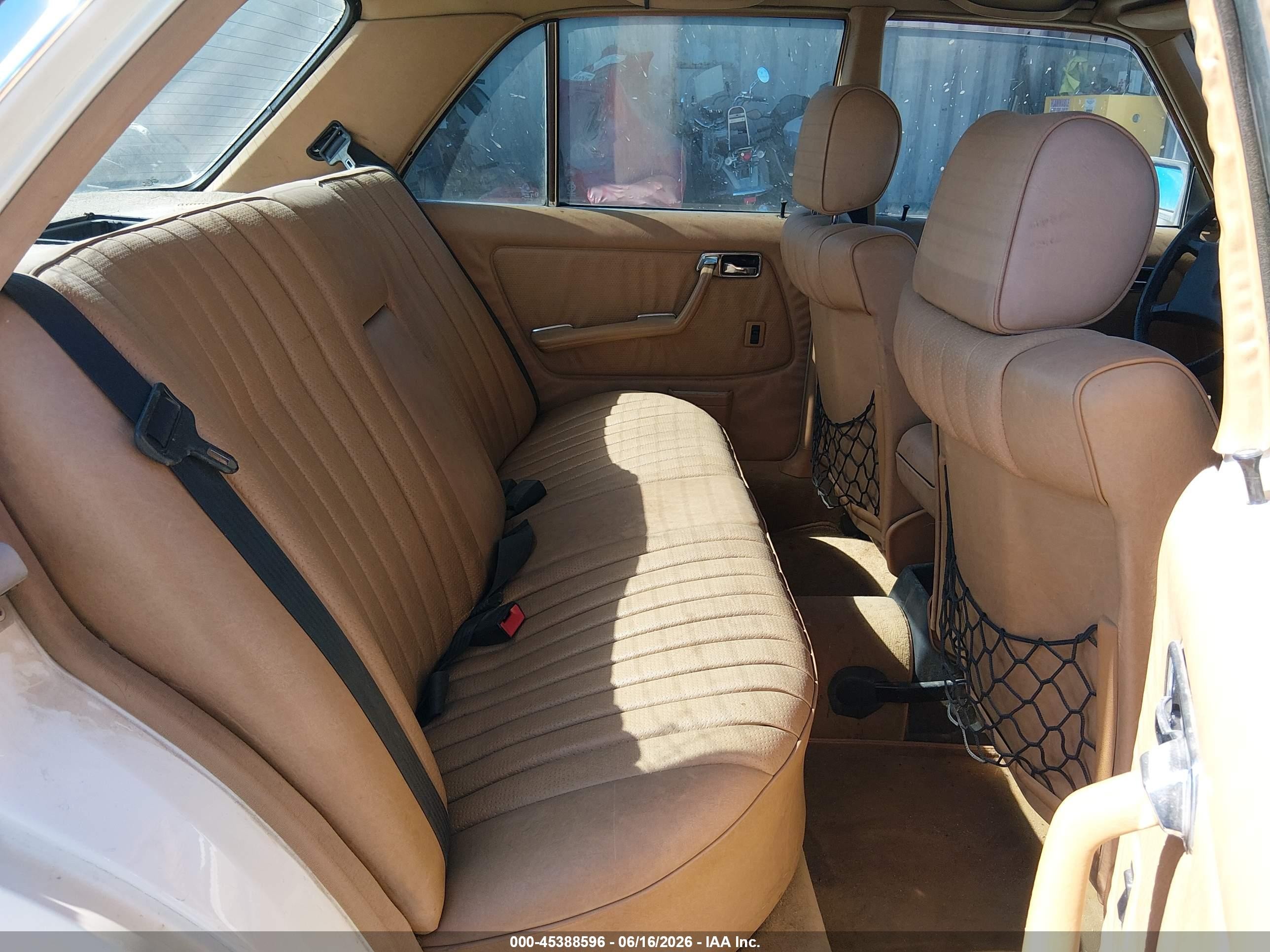 1984 Mercedes-benz 300 Dt Белый vin: WDBAB33A4EA161858