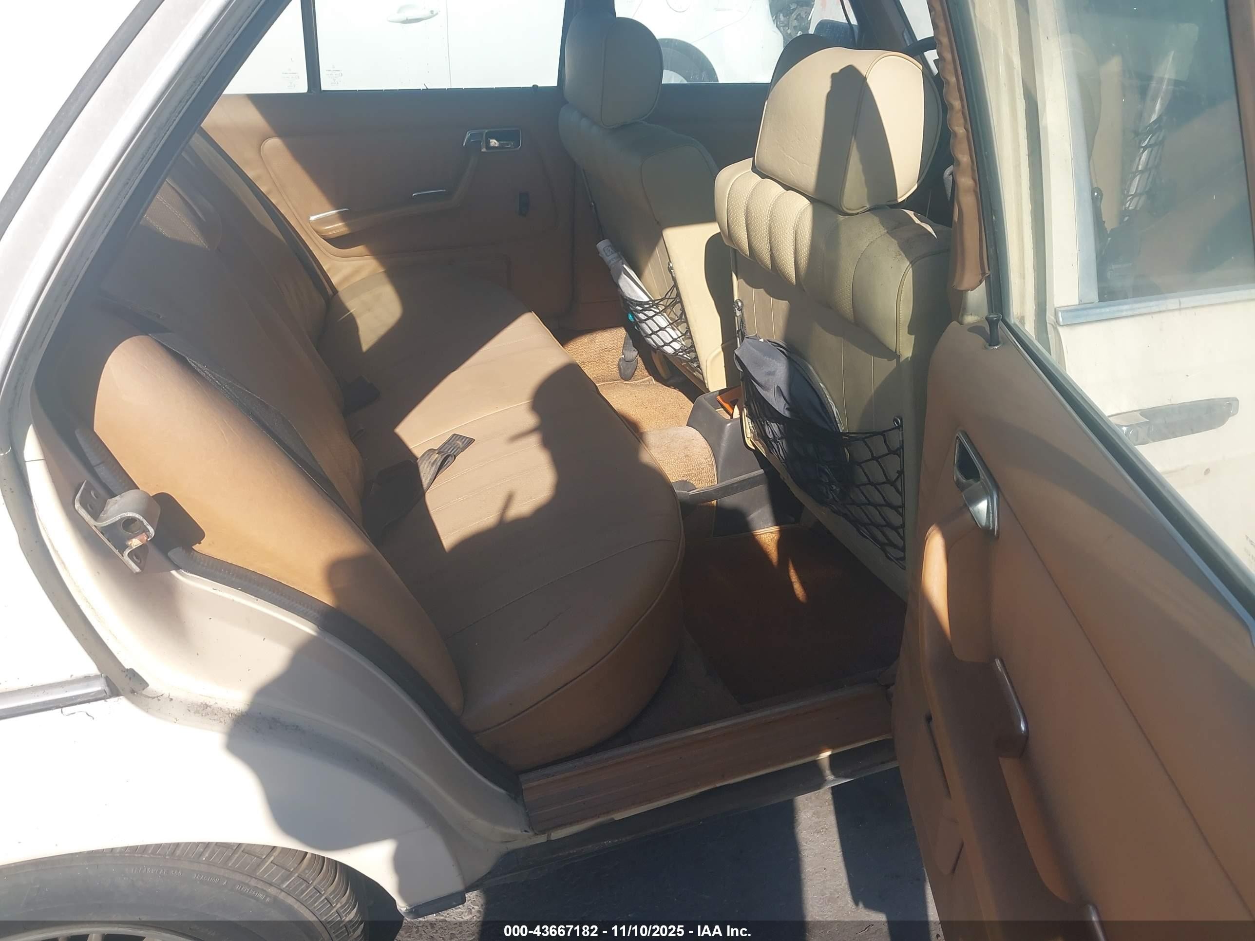 1982 Mercedes-benz 300 Dt White vin: WDBAB33A5CB001513