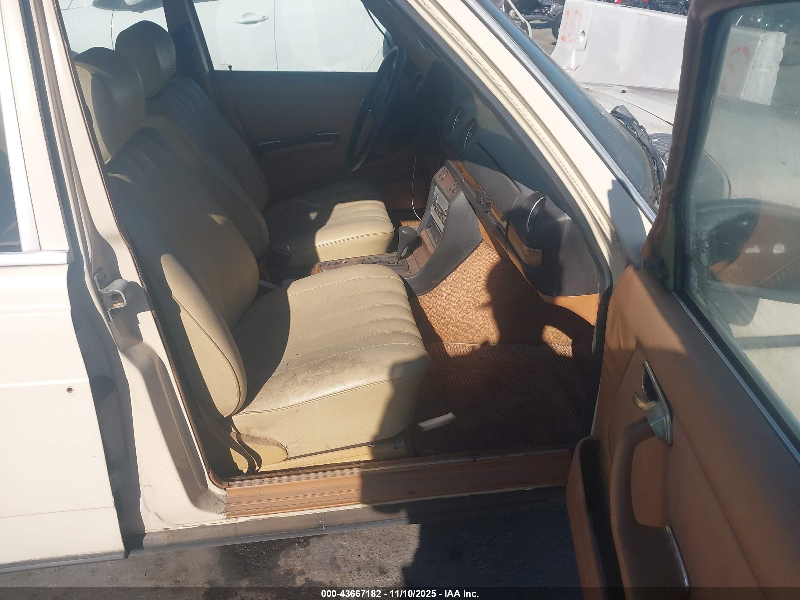 1982 Mercedes-benz 300 Dt White vin: WDBAB33A5CB001513