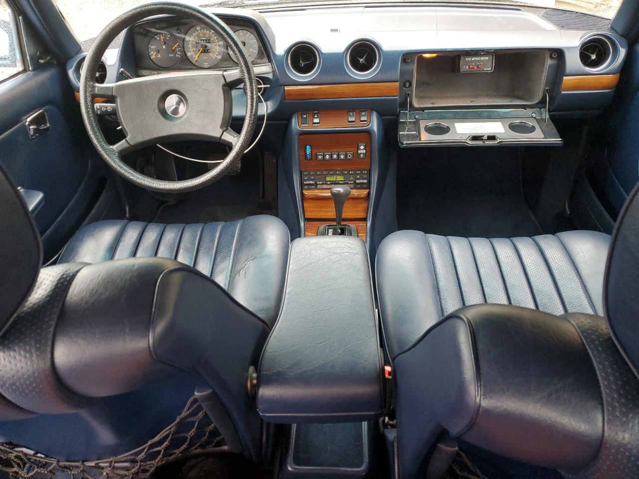 1984 Mercedes-benz 300 Dt Серебряный vin: WDBAB33A5EA054222