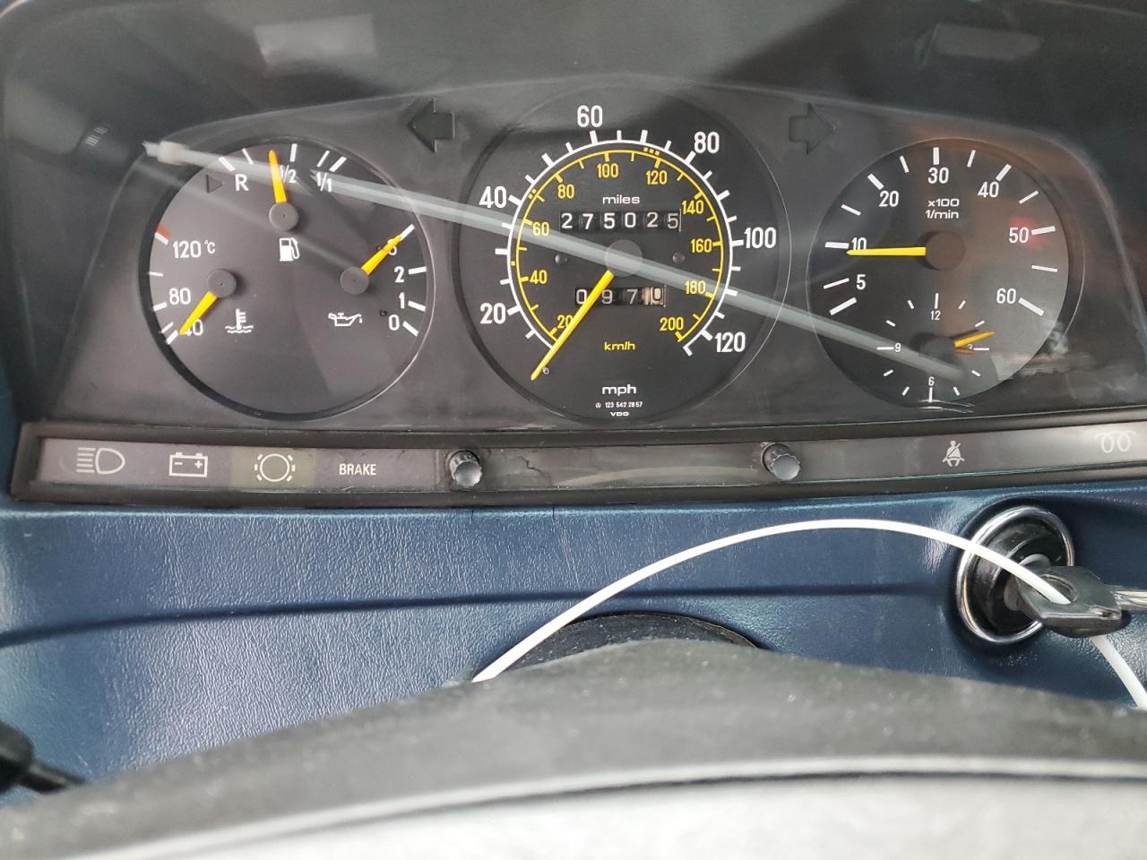 1984 Mercedes-benz 300 Dt Серебряный vin: WDBAB33A5EA054222
