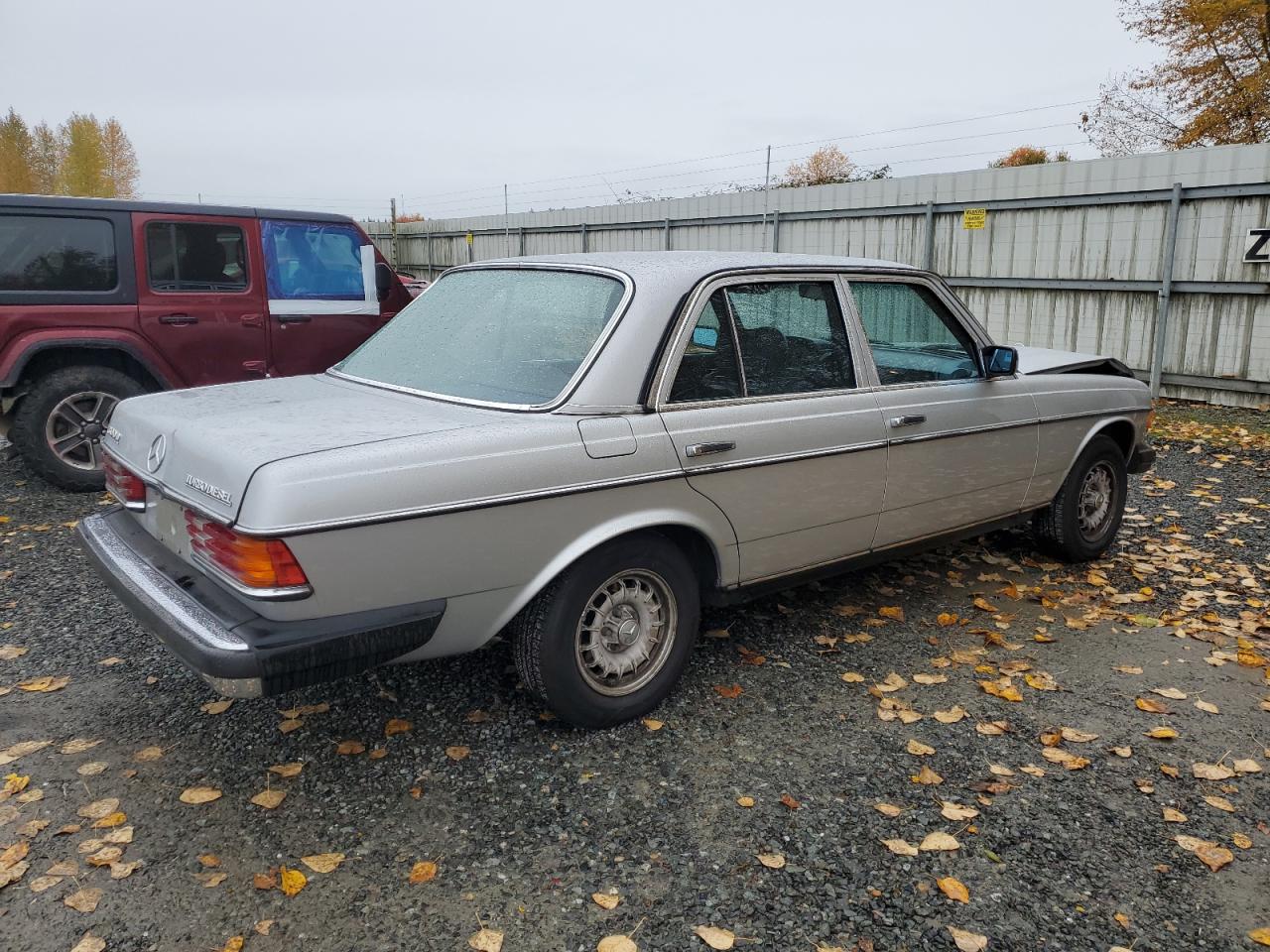 1984 Mercedes-benz 300 Dt Серебряный vin: WDBAB33A5EA054222