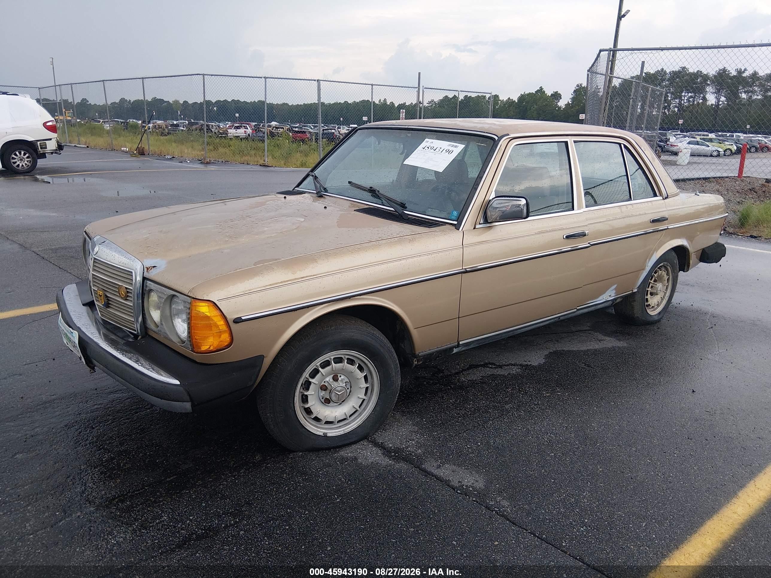 1984 Mercedes-benz 300 Dt Золотой vin: WDBAB33A5EA143286