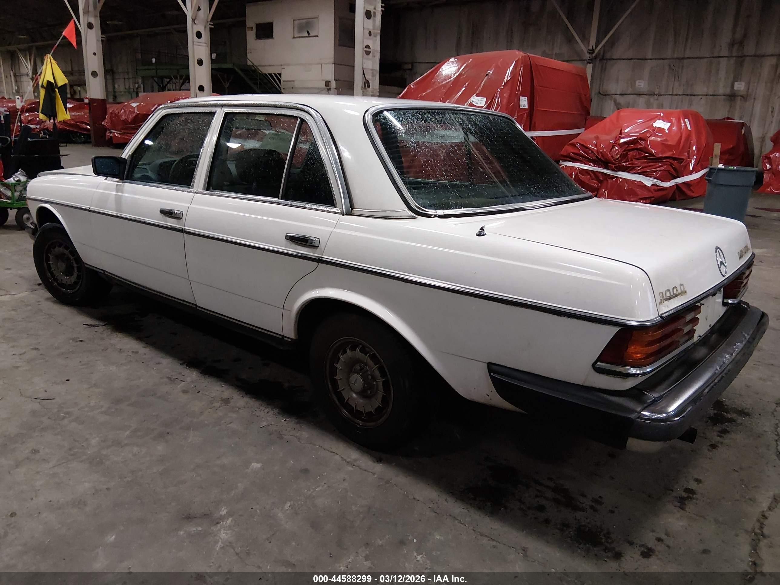 1982 Mercedes-benz 300 Dt White vin: WDBAB33A6CB002220