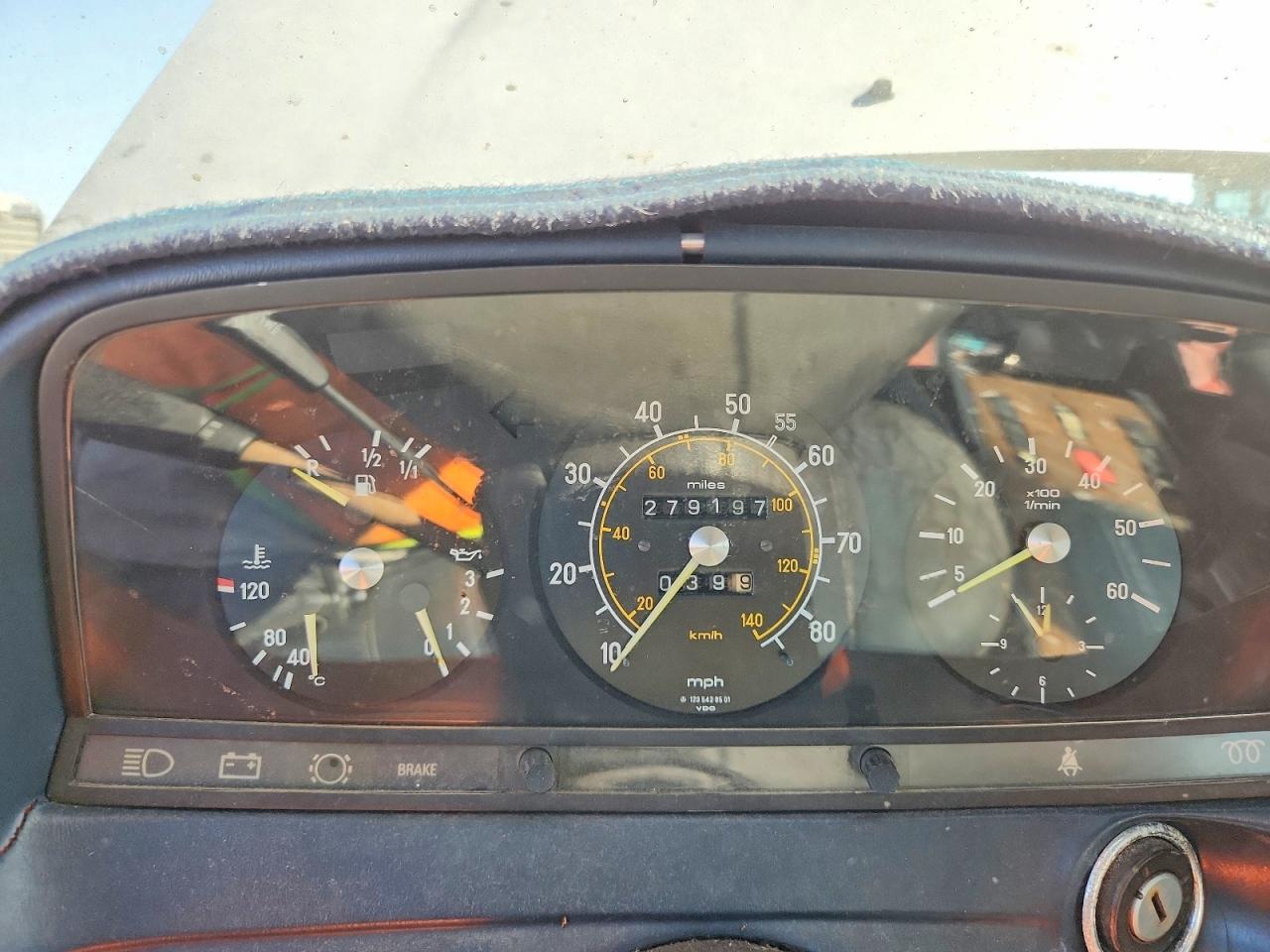 1982 Mercedes-benz 300 D Silver vin: WDBAB33A6CB004307