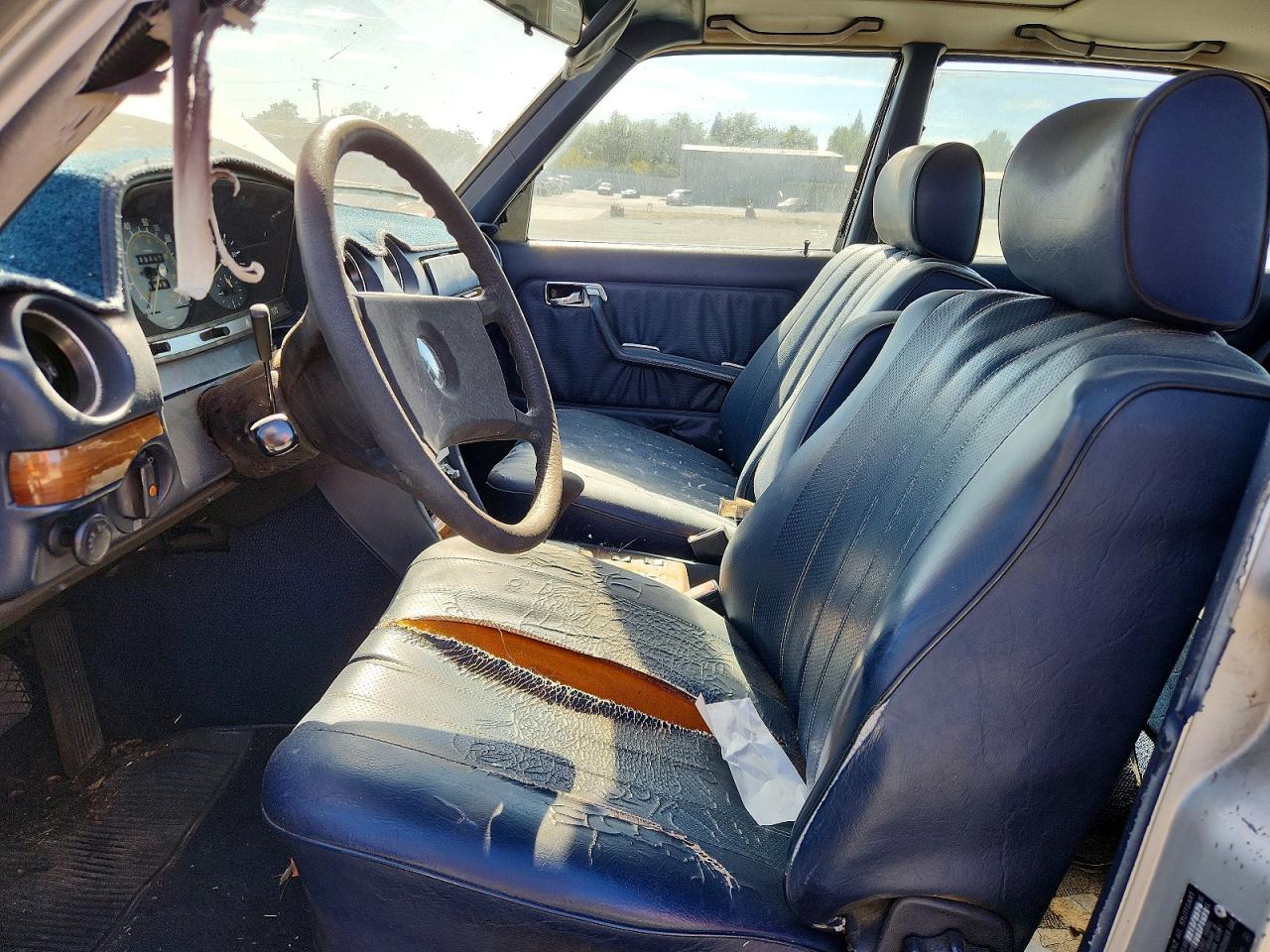 1982 Mercedes-benz 300 D Silver vin: WDBAB33A6CB004307