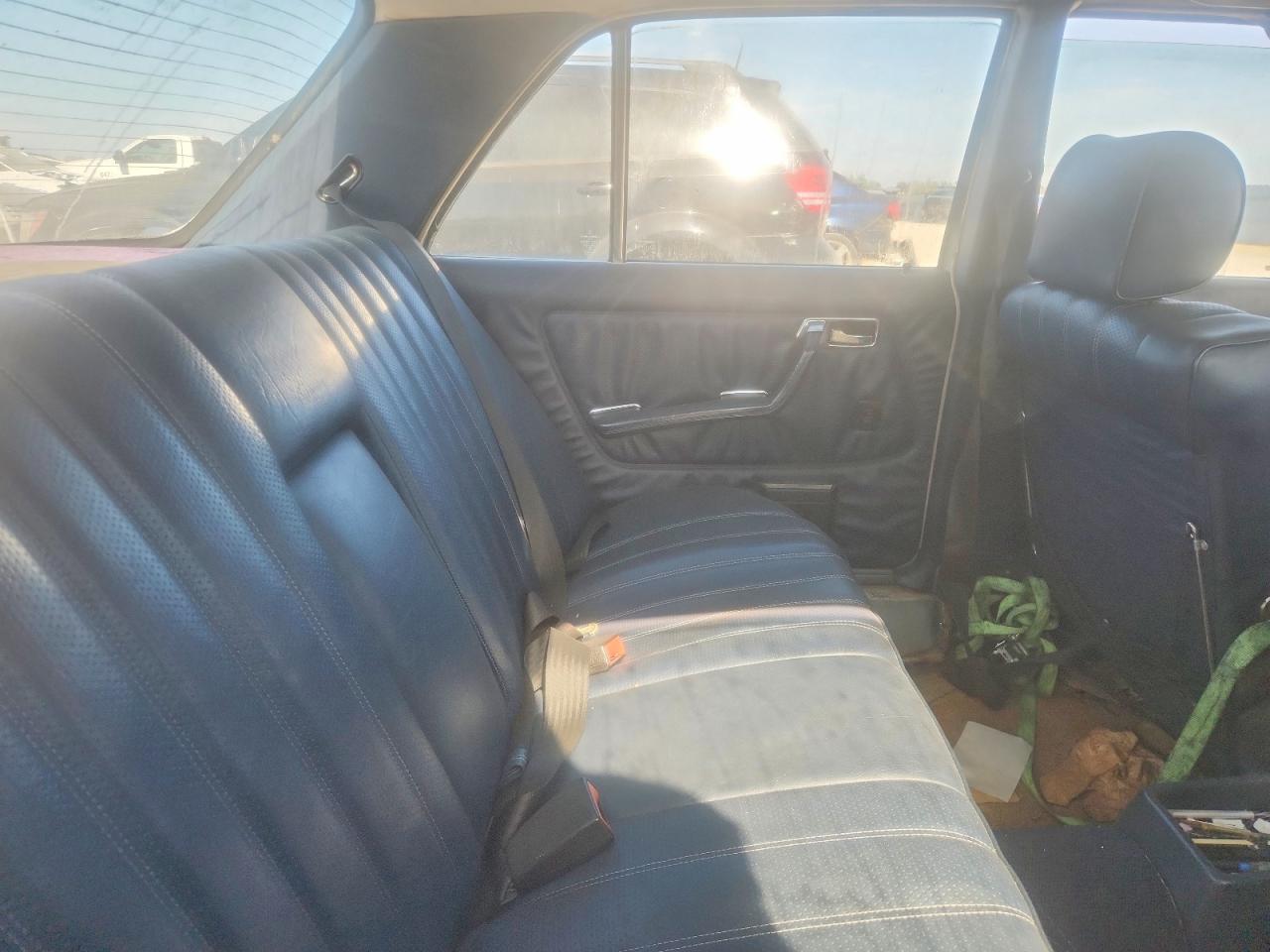 1982 Mercedes-benz 300 D Silver vin: WDBAB33A6CB004307
