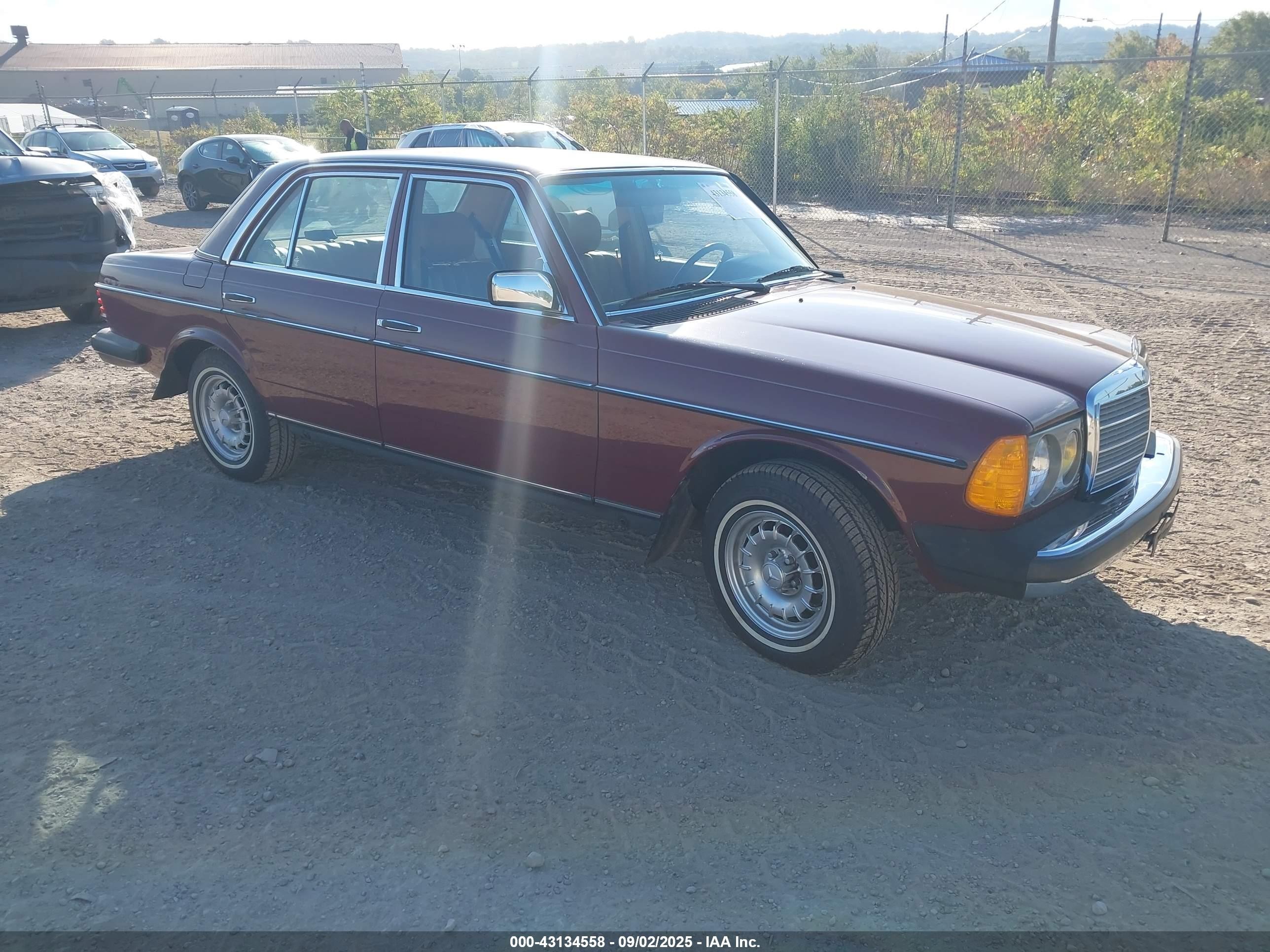 1983 Mercedes-benz 300 Dt Dark Brown vin: WDBAB33A6DB015759
