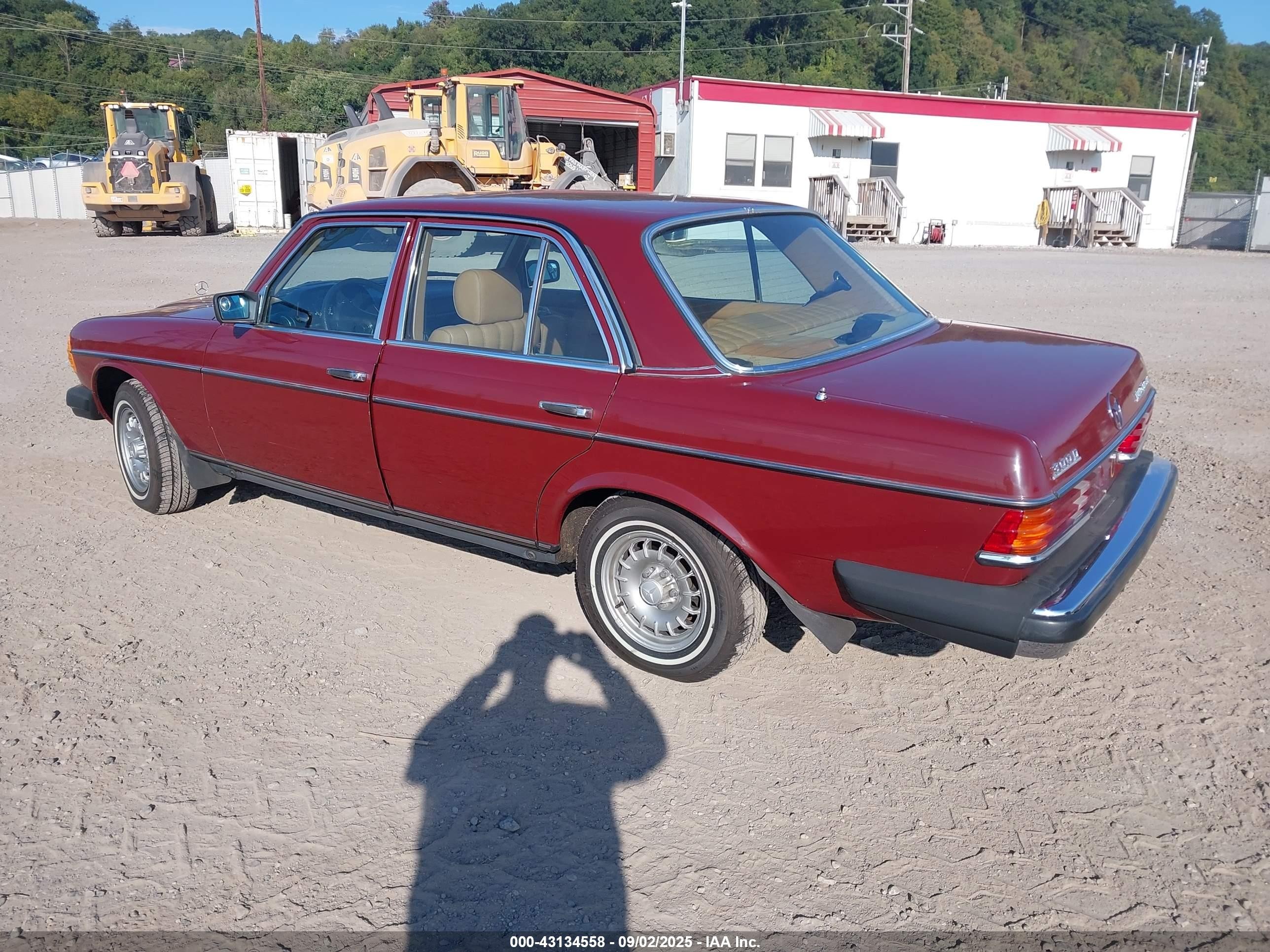 1983 Mercedes-benz 300 Dt Dark Brown vin: WDBAB33A6DB015759