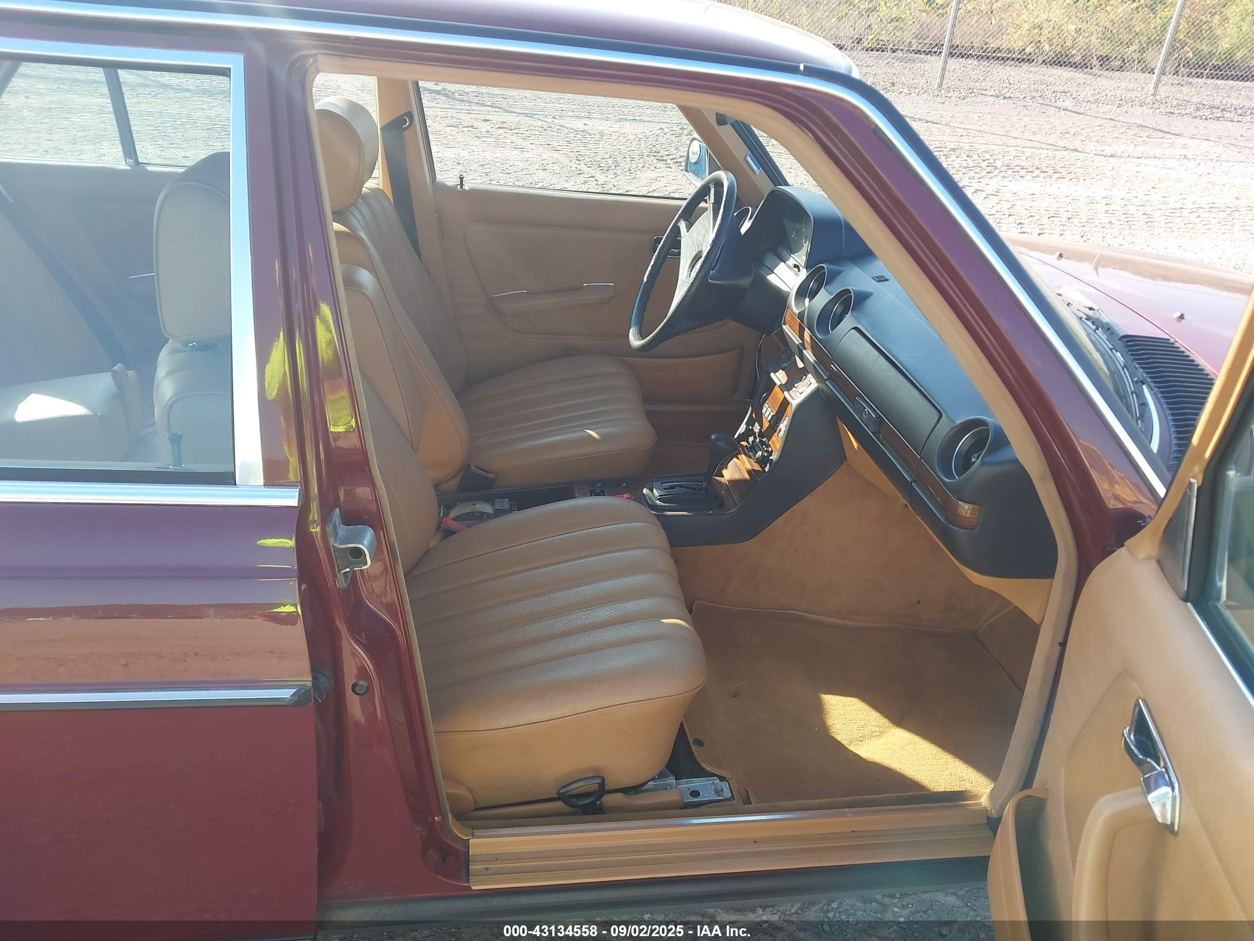 1983 Mercedes-benz 300 Dt Dark Brown vin: WDBAB33A6DB015759