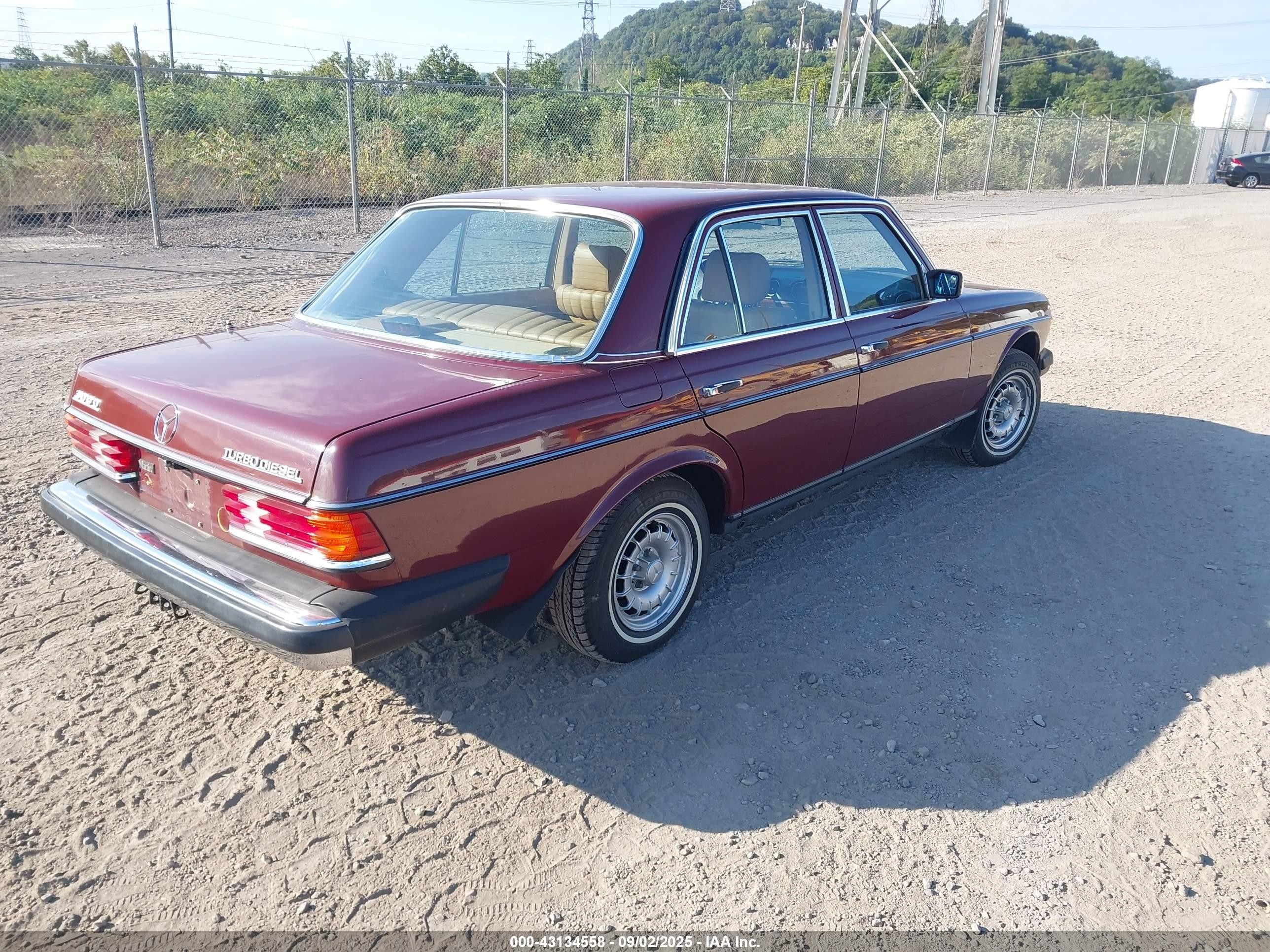 1983 Mercedes-benz 300 Dt Dark Brown vin: WDBAB33A6DB015759