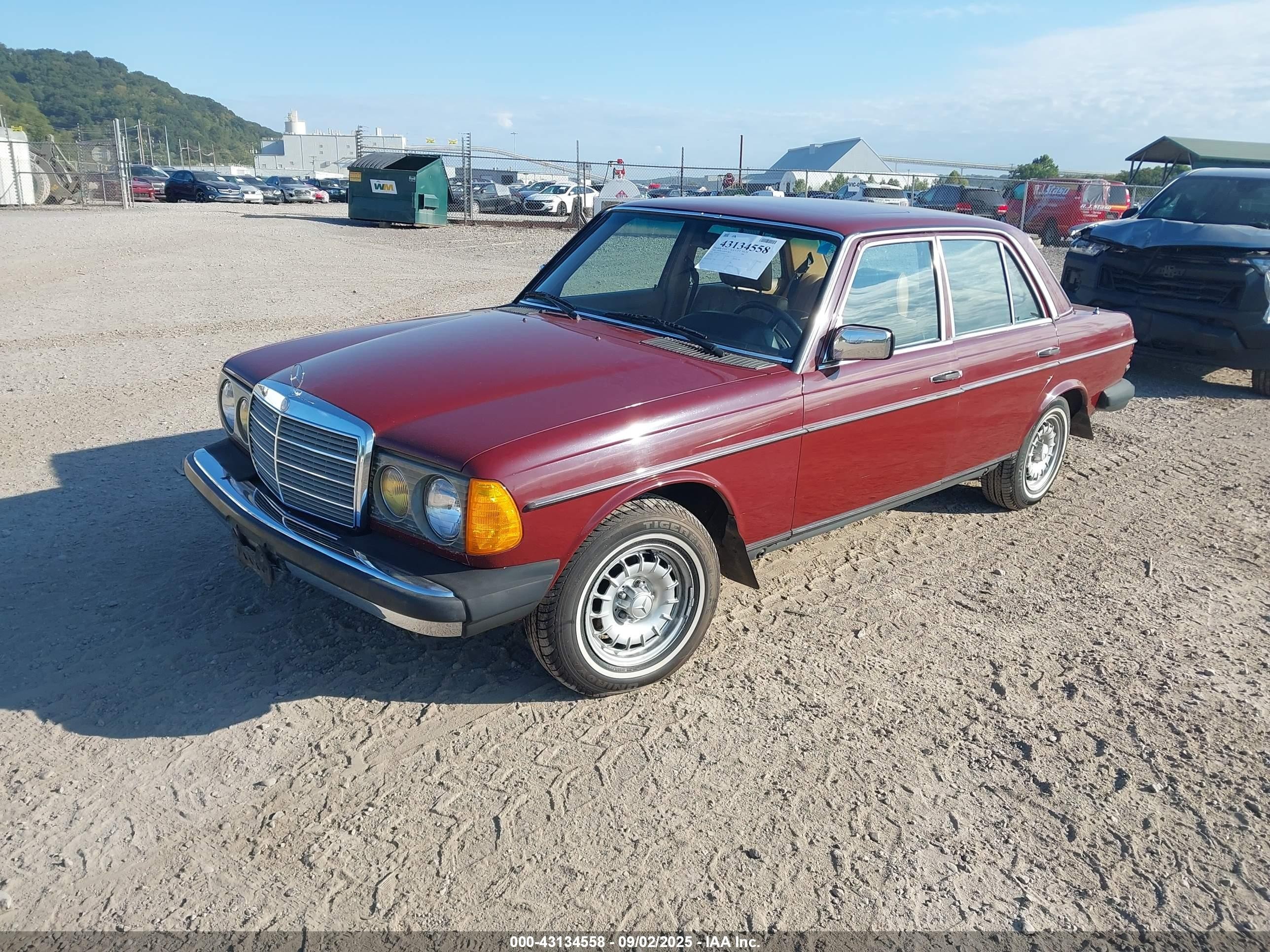 1983 Mercedes-benz 300 Dt Dark Brown vin: WDBAB33A6DB015759