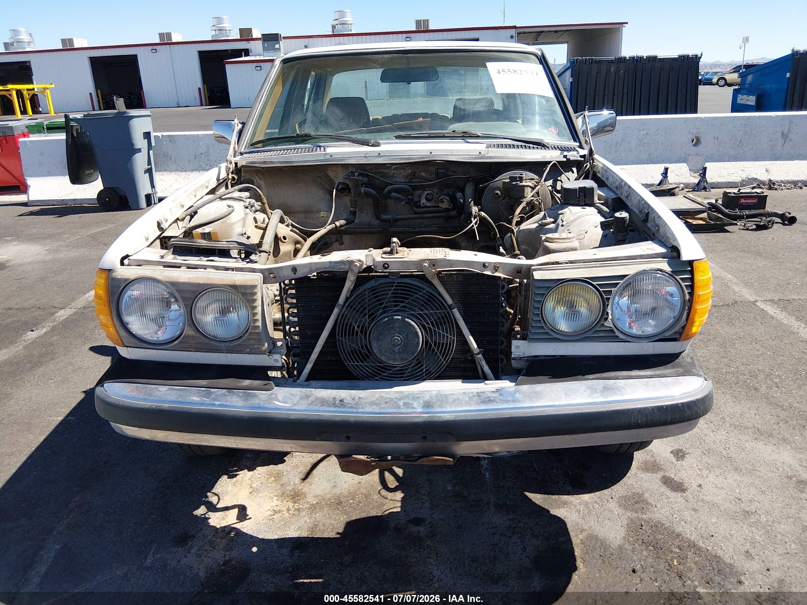 1983 Mercedes-benz 300 Dt White vin: WDBAB33A6DB025837