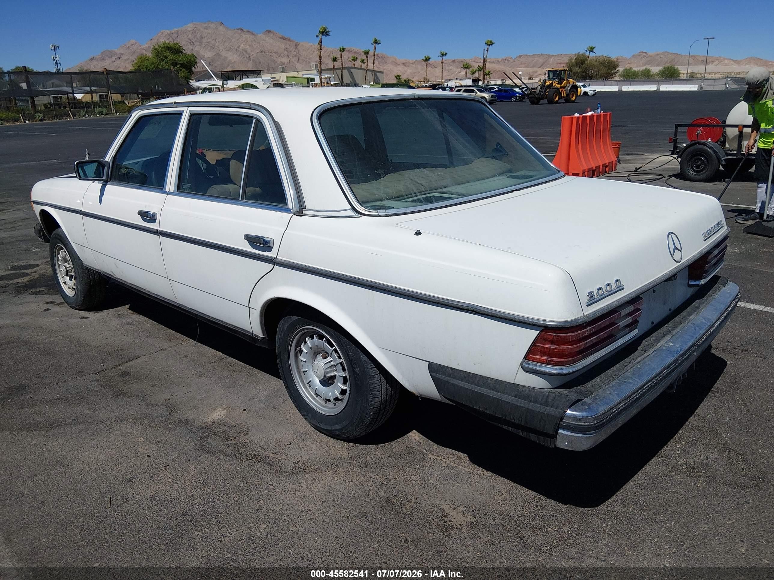 1983 Mercedes-benz 300 Dt White vin: WDBAB33A6DB025837