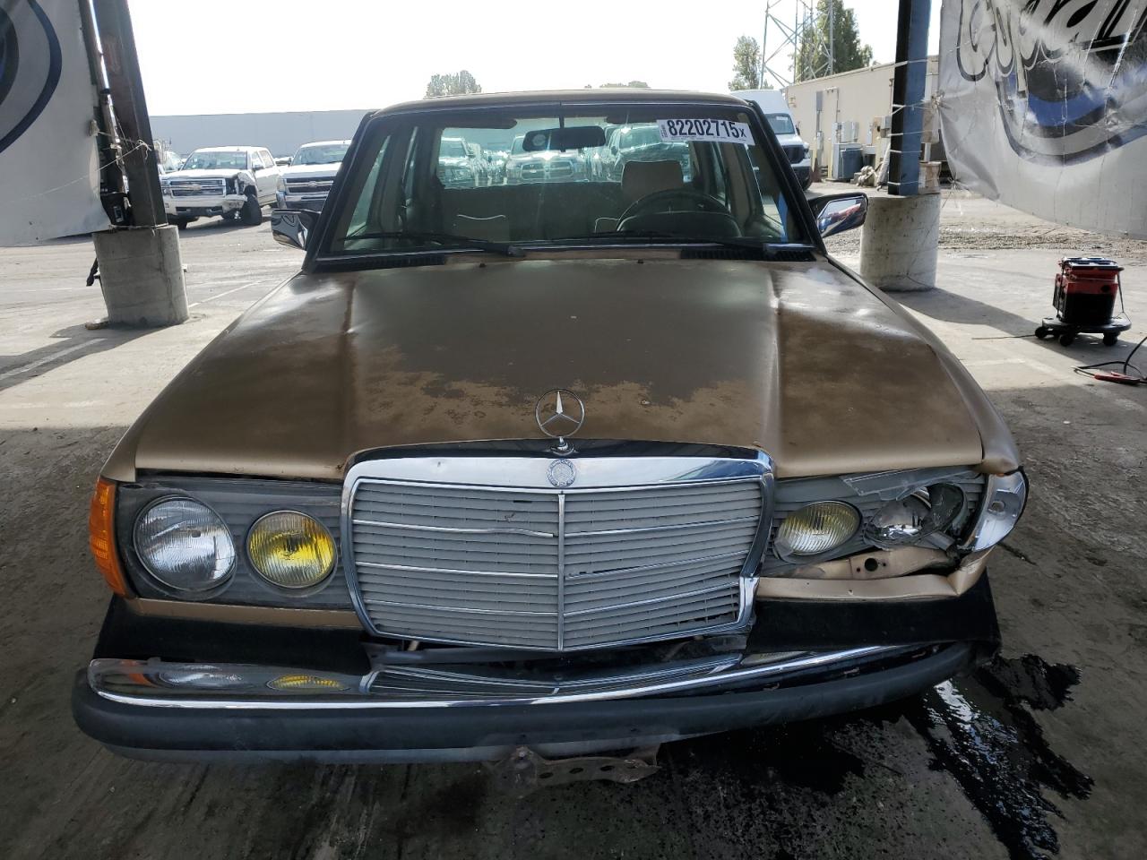1983 Mercedes-benz 300 Dt Gold vin: WDBAB33A7DB025362