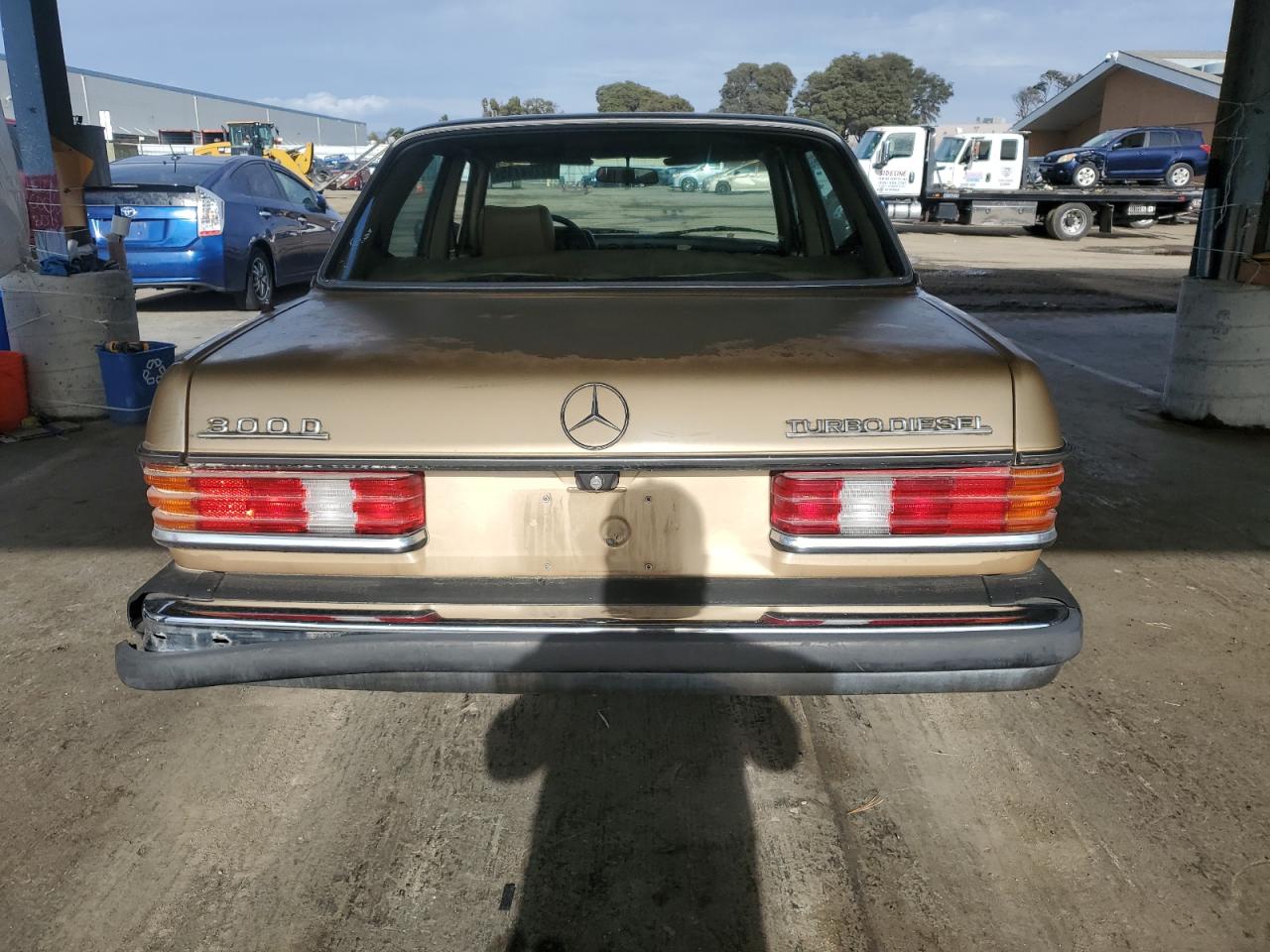 1983 Mercedes-benz 300 Dt Gold vin: WDBAB33A7DB025362