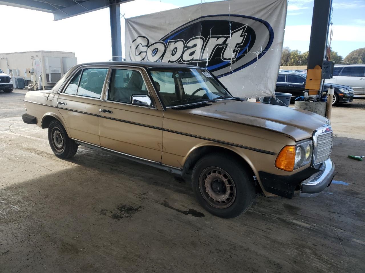 1983 Mercedes-benz 300 Dt Gold vin: WDBAB33A7DB025362