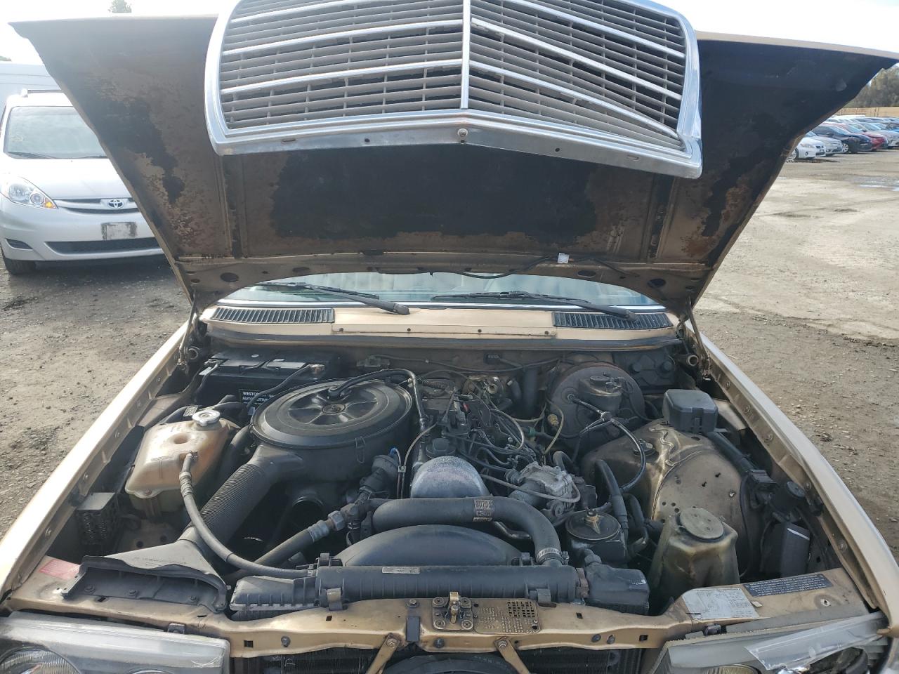 1983 Mercedes-benz 300 Dt Gold vin: WDBAB33A7DB025362