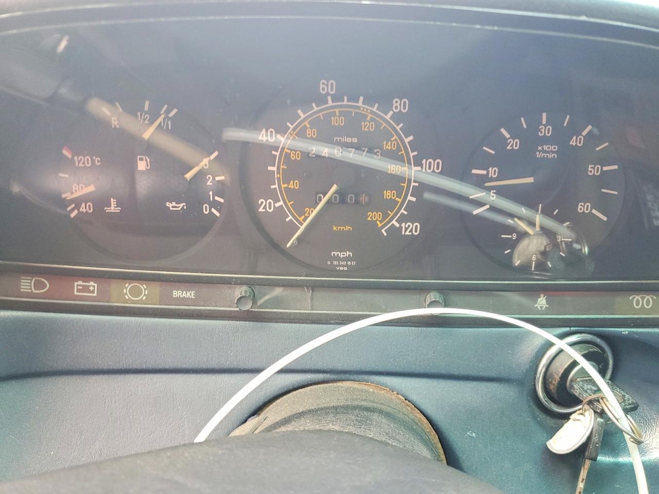 1984 Mercedes-benz 300 Dt Серый vin: WDBAB33A7EA025014