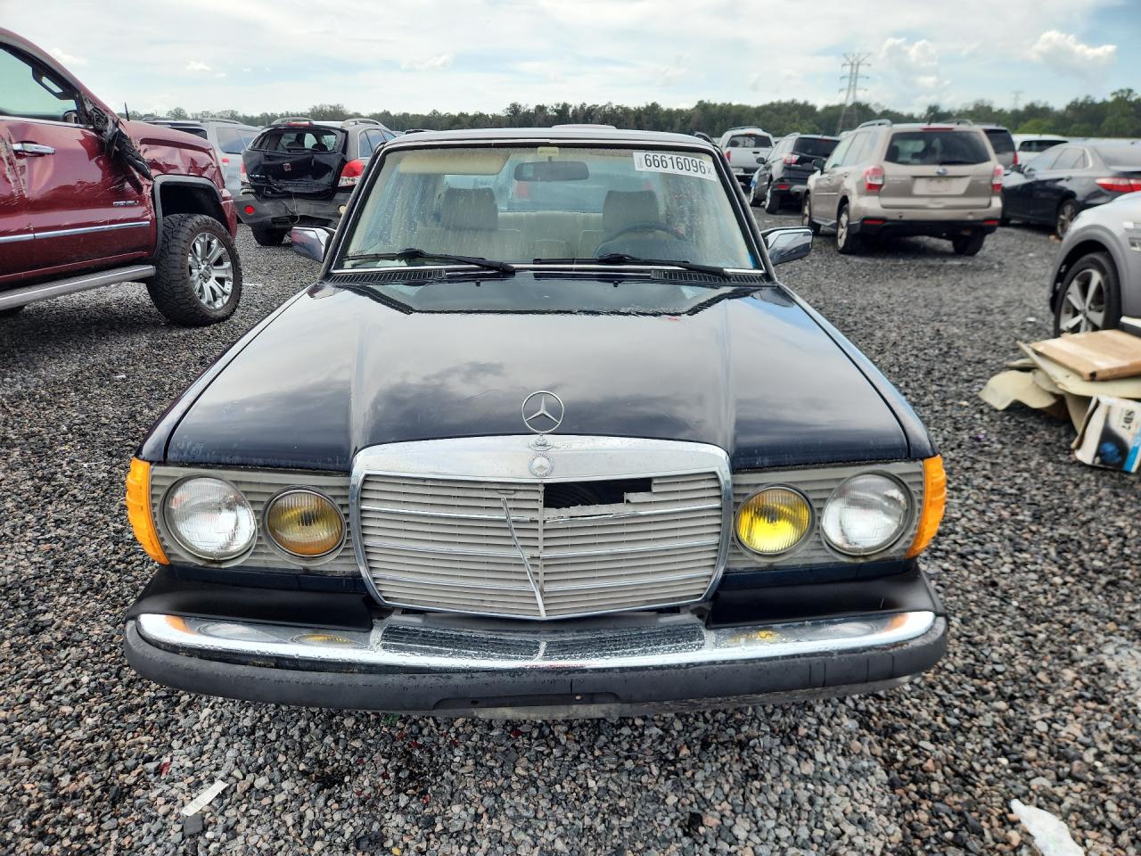 1983 Mercedes-benz 300 Dt Black vin: WDBAB33A8DB018940
