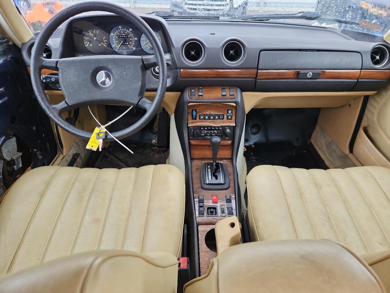 1983 Mercedes-benz 300 Dt Black vin: WDBAB33A8DB018940