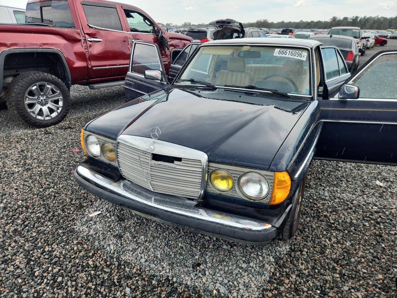 1983 Mercedes-benz 300 Dt Black vin: WDBAB33A8DB018940