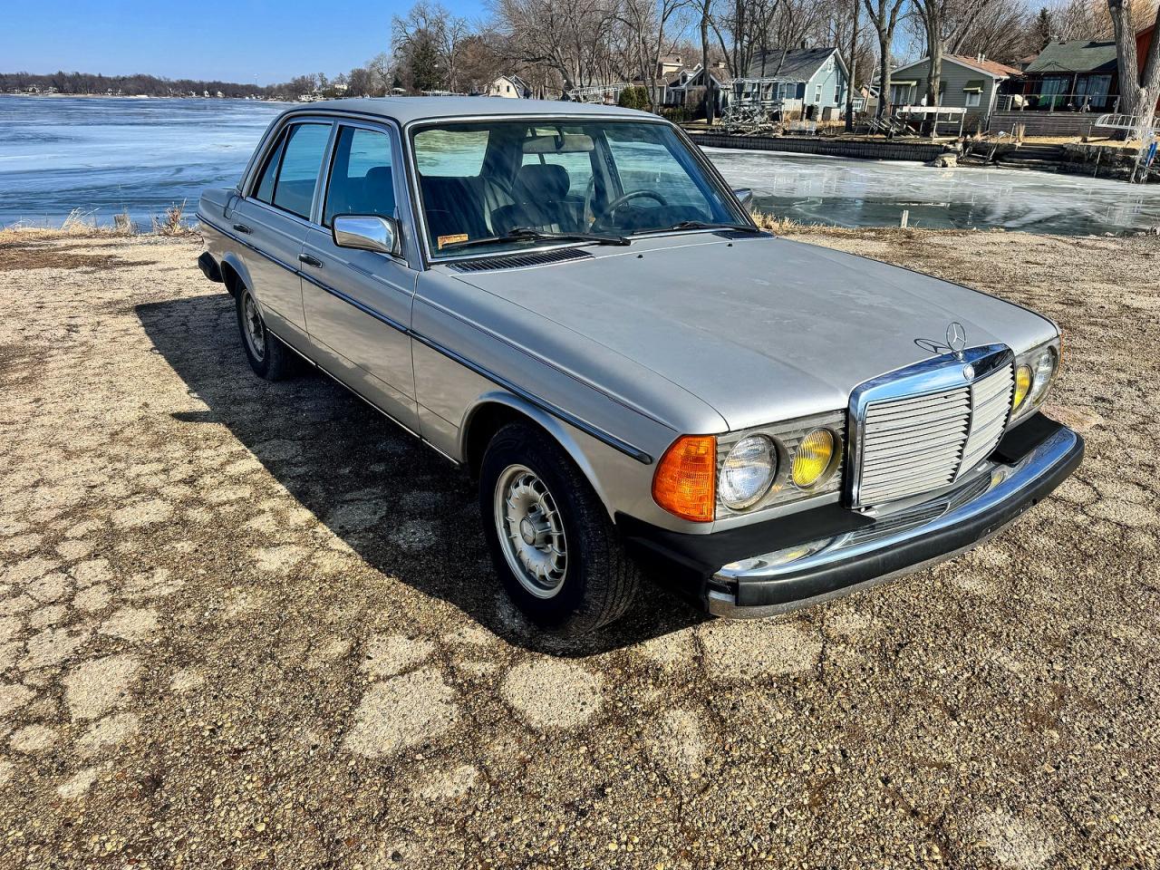 1982 Mercedes-benz 300 Dt Silver vin: WDBAB33A9CB000798