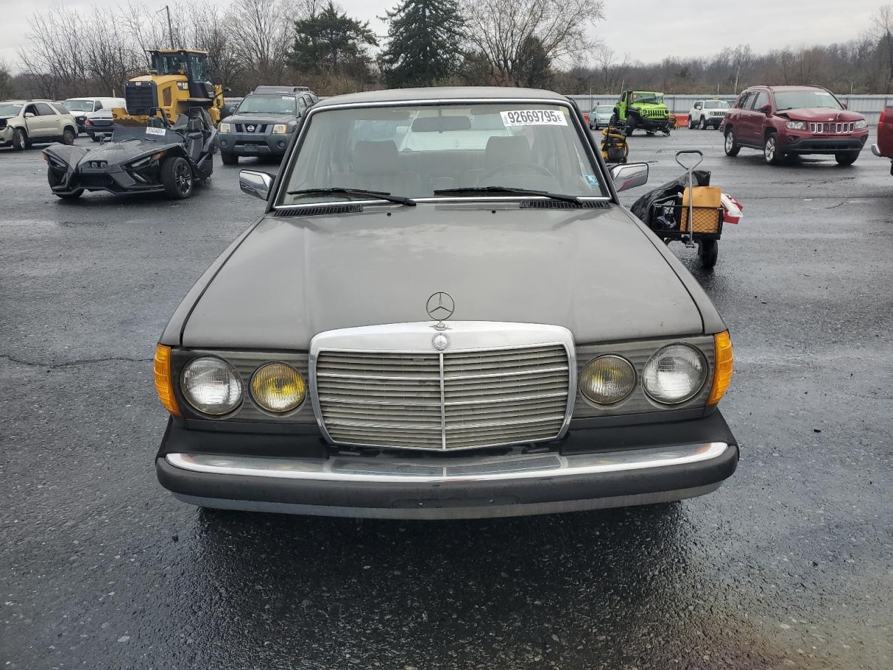 1983 Mercedes-benz 300 Gray vin: WDBAB33A9DB023449