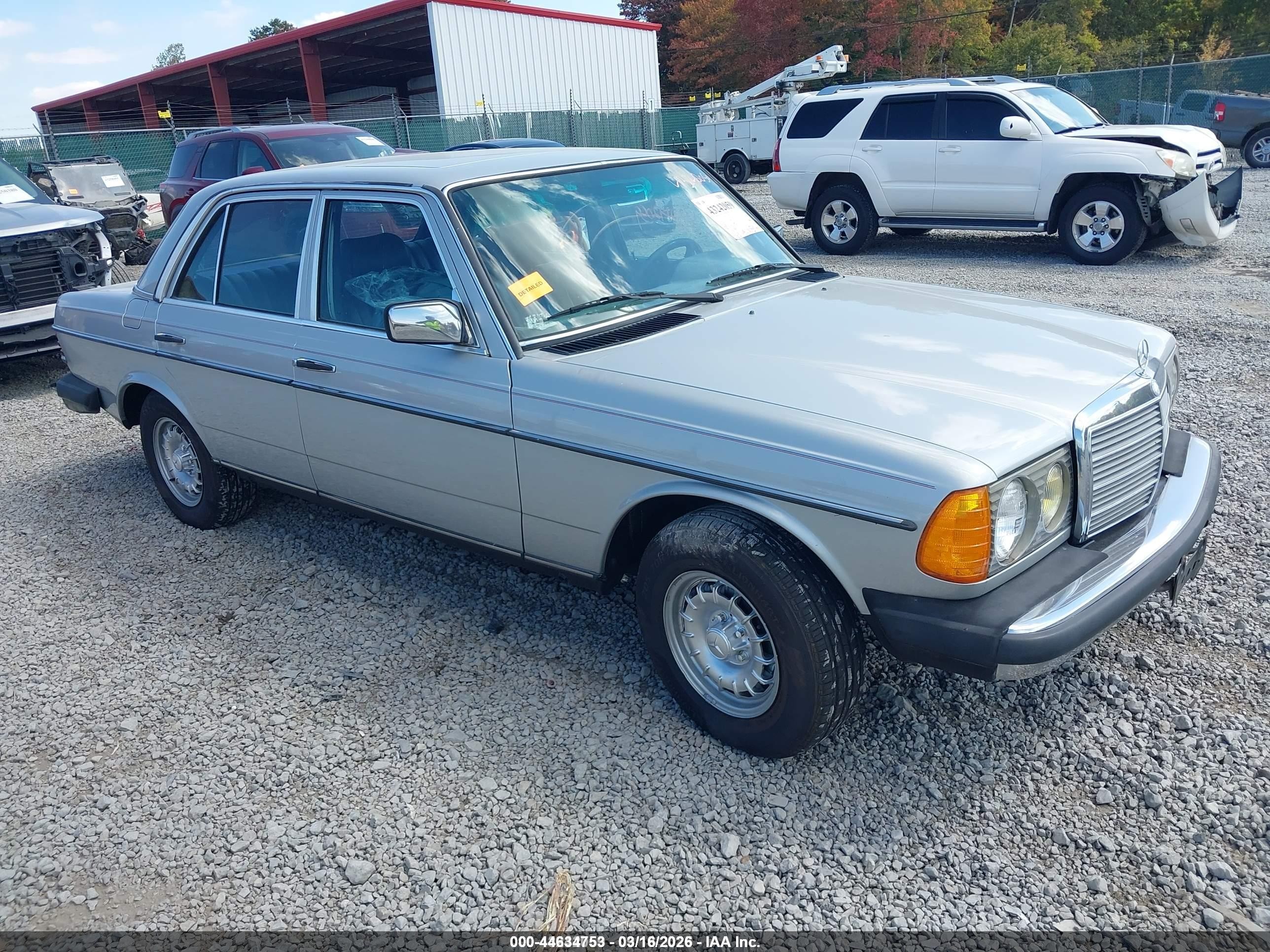 1983 Mercedes-benz 300 Dt Серебряный vin: WDBAB33A9DB030157