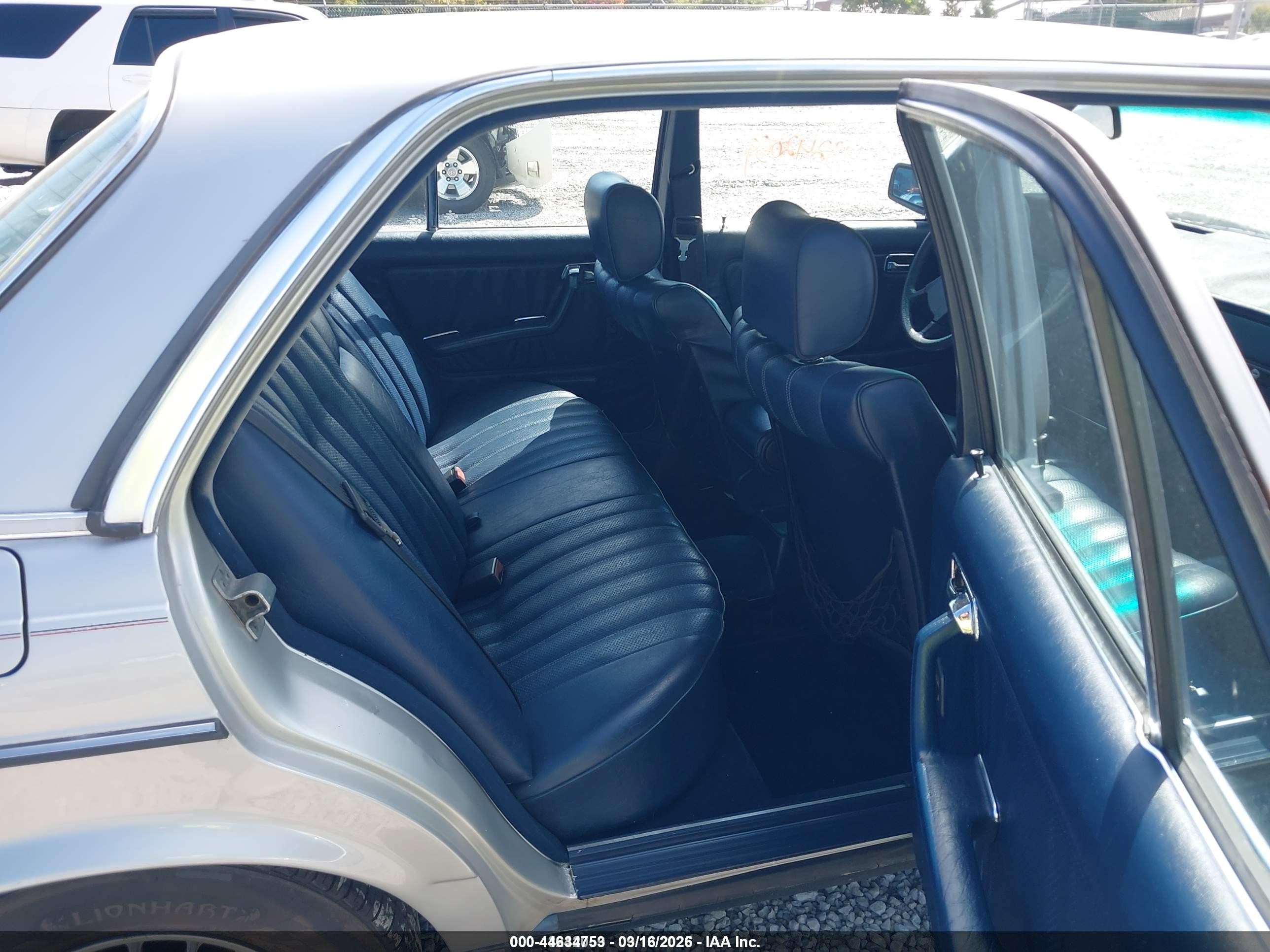 1983 Mercedes-benz 300 Dt Серебряный vin: WDBAB33A9DB030157